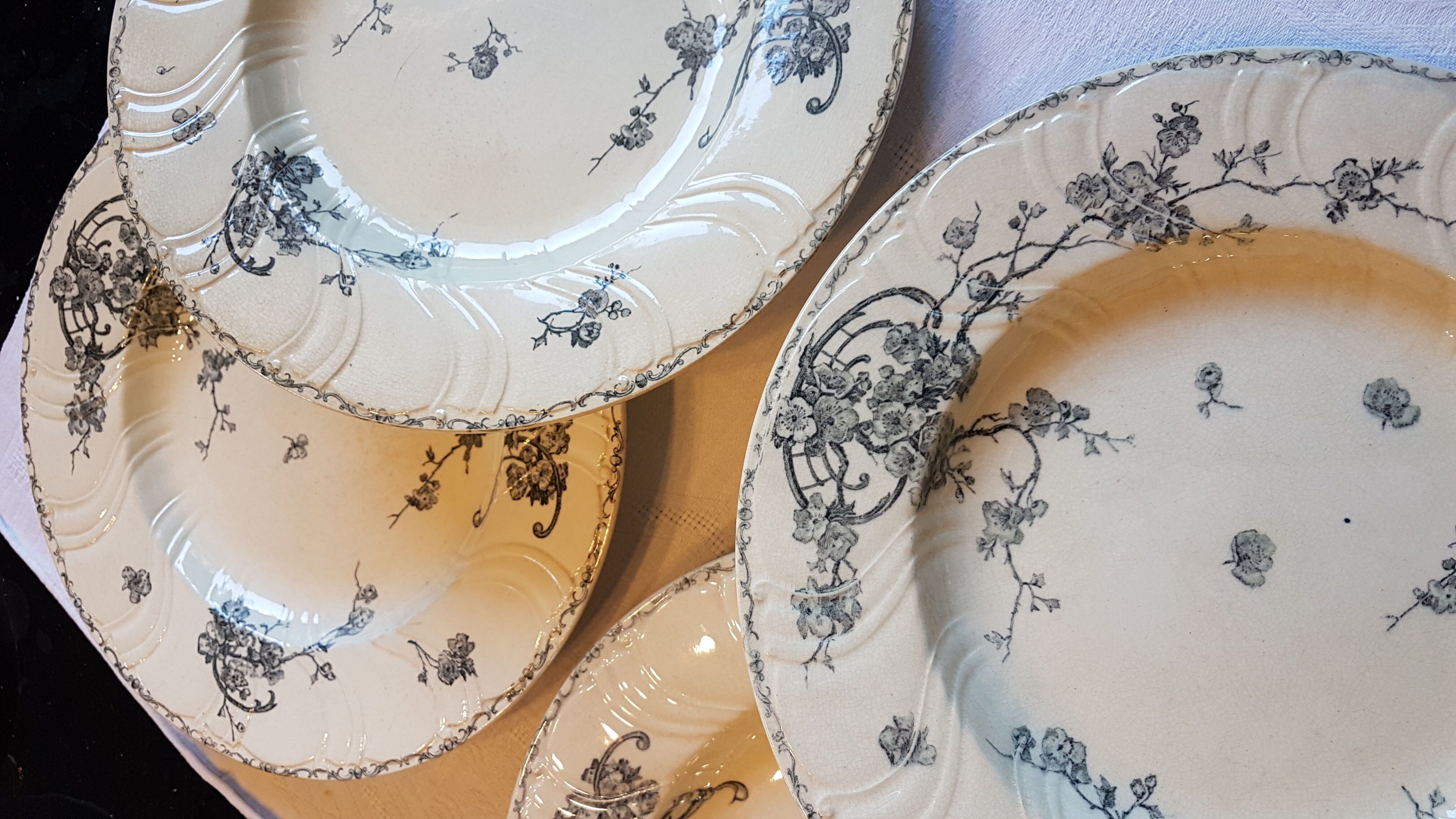 Suite of 4 plates ceramic décor of flowers