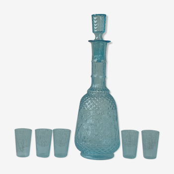 Carafe et 5 verres à liqueur en verre bleu anciens