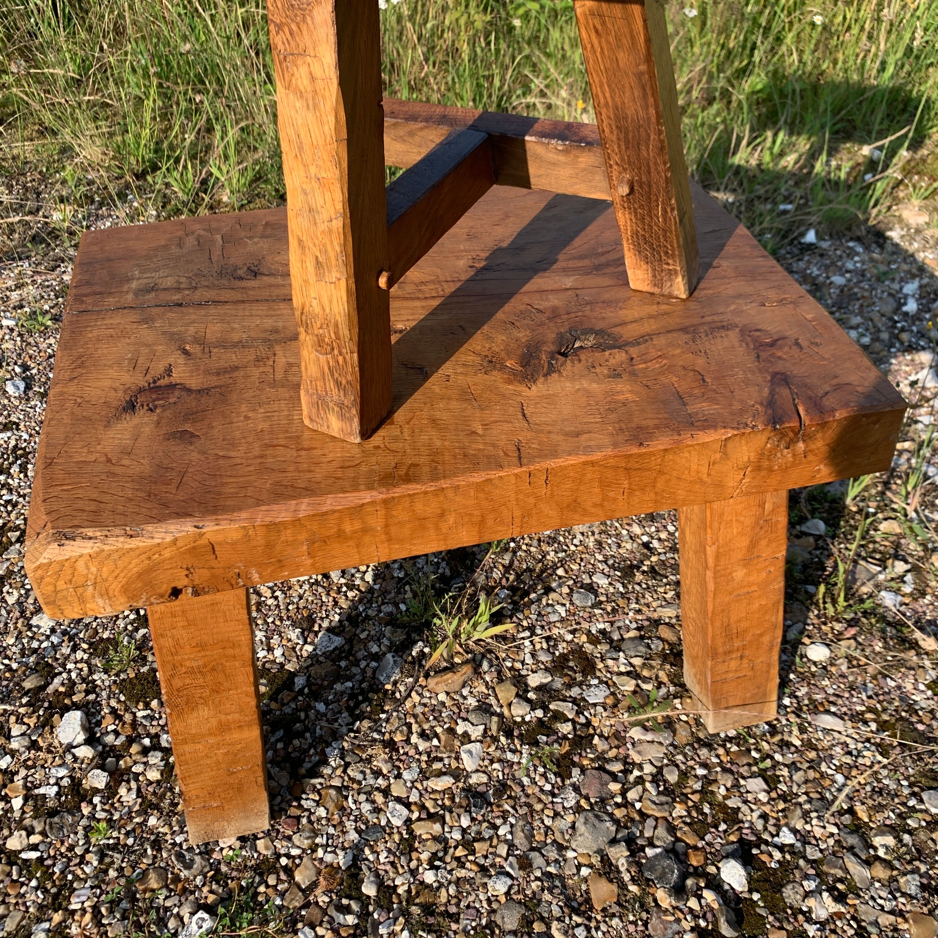 Coffee table and its brutalist style raw wood stool