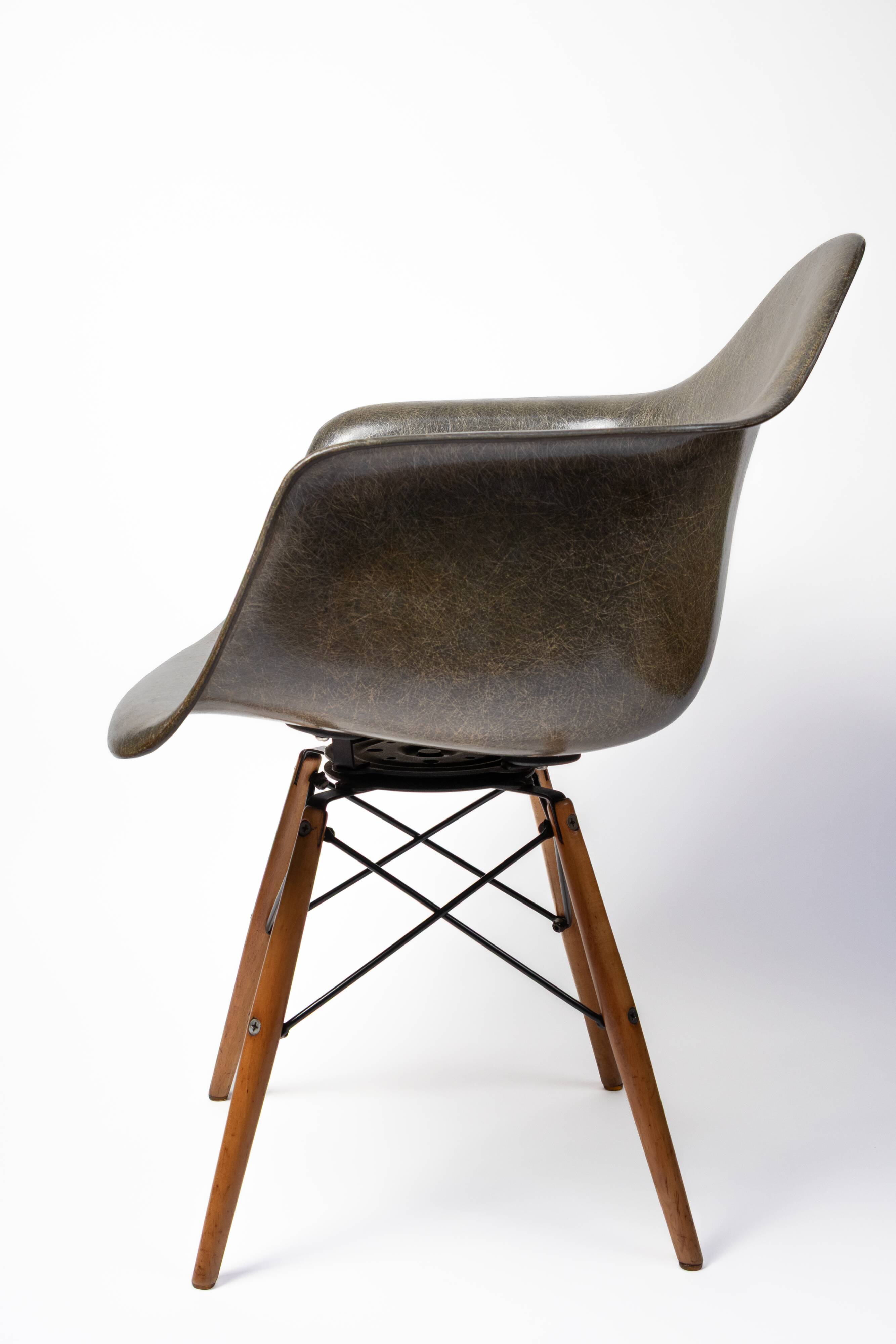 Fauteuil Paw, Charles Eames, fabrication Zenith Plastics pour Herman Miller
