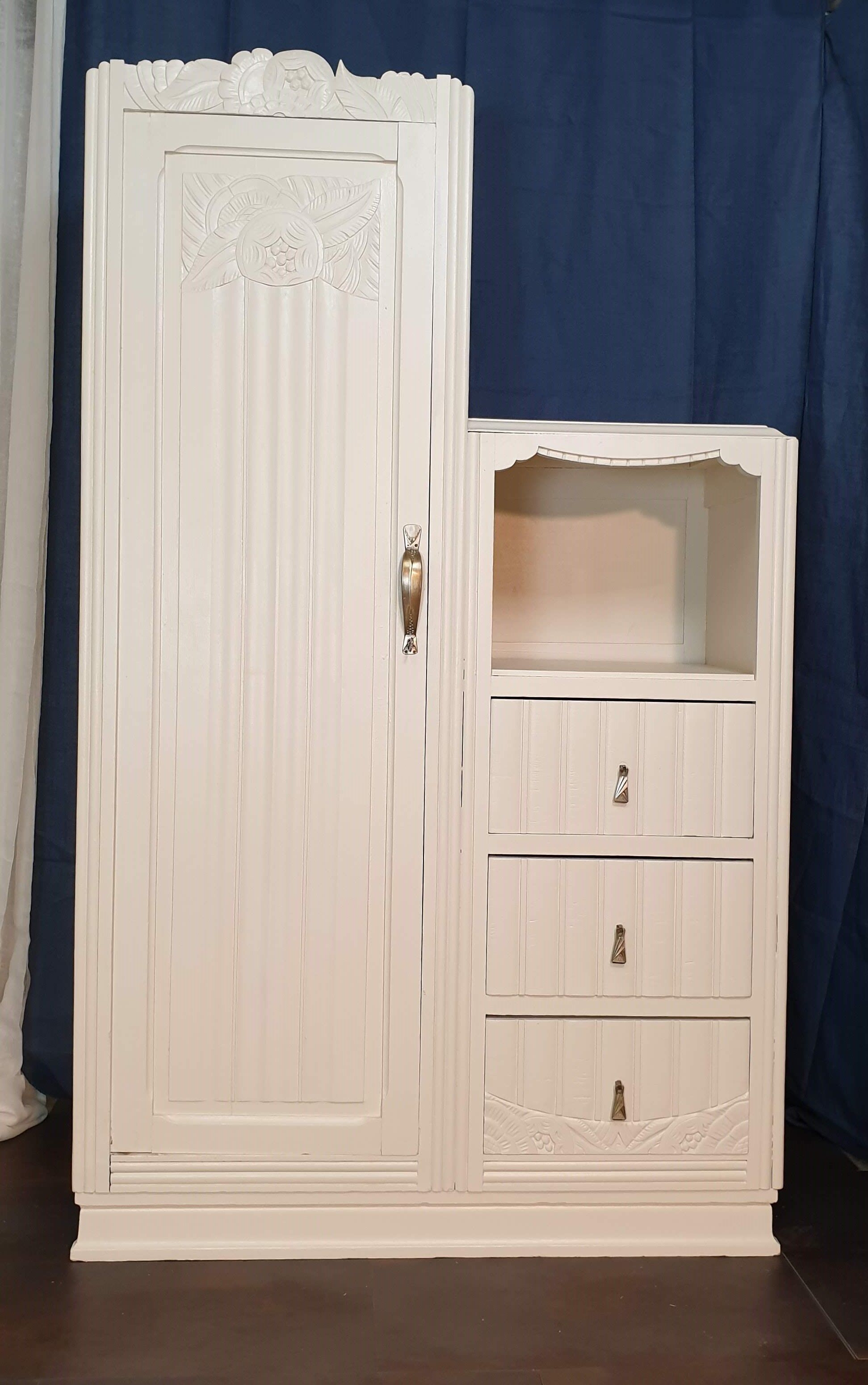 Asymmetrical cabinet