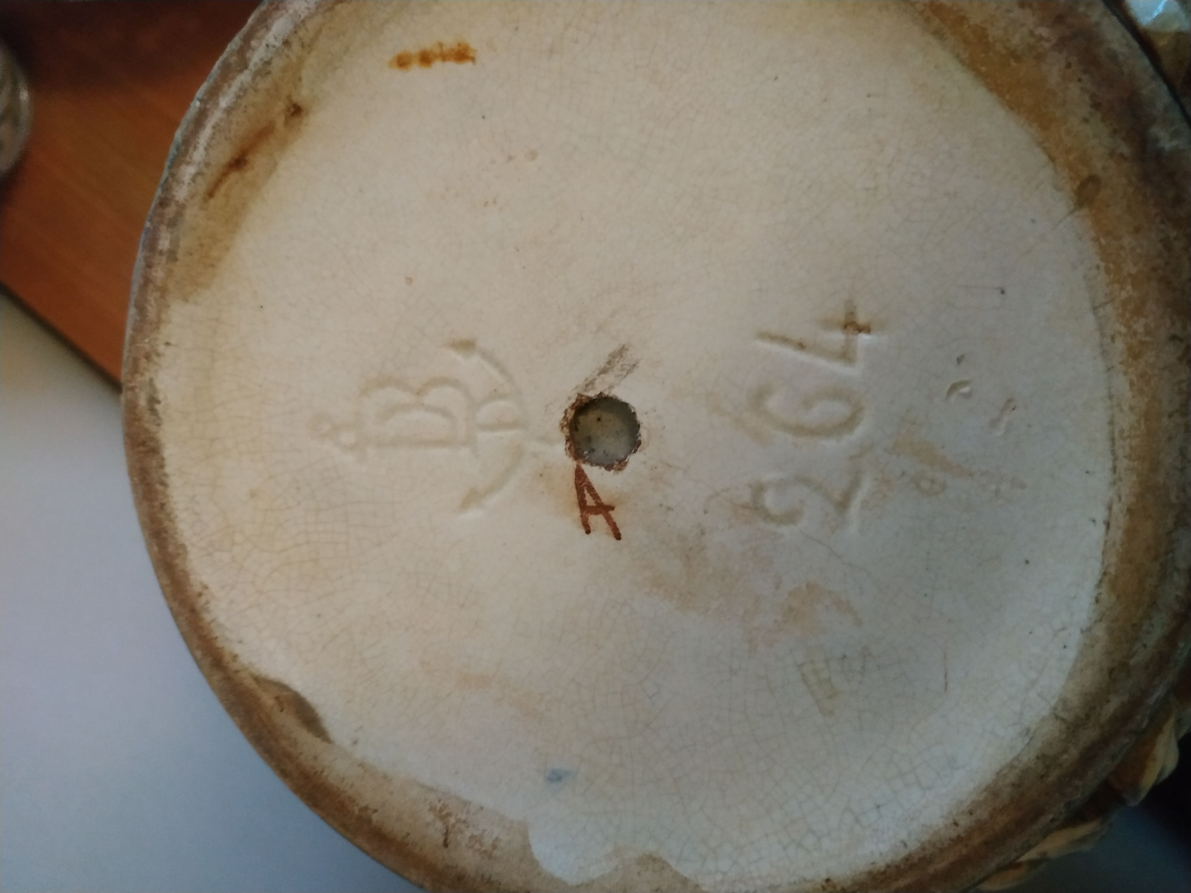 Cache pot en barbotine art nouveau