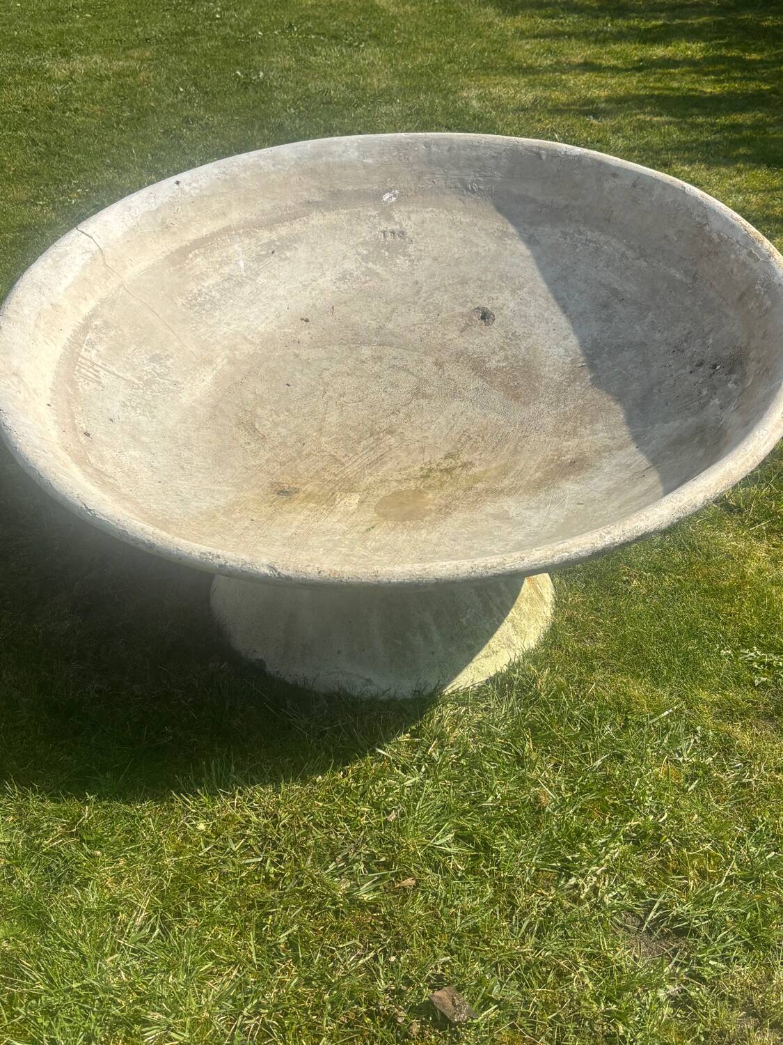Outdoor planter pot