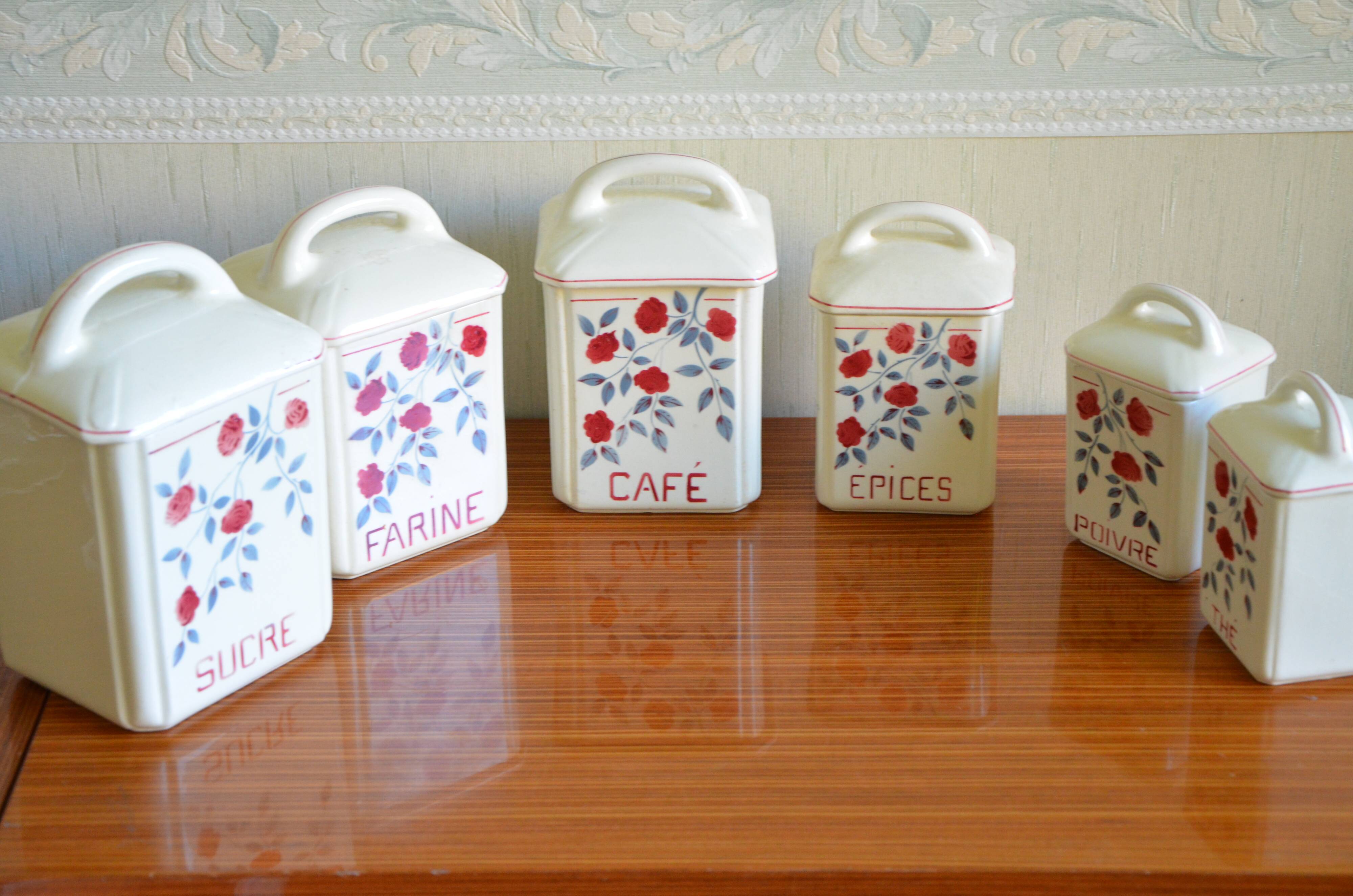 Lot of 6 porcelain spice jar