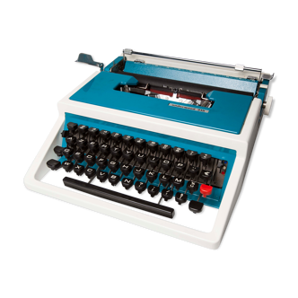 Underwood 315 blue typewriter with satchel