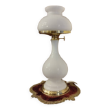 Lamp in white opaline.