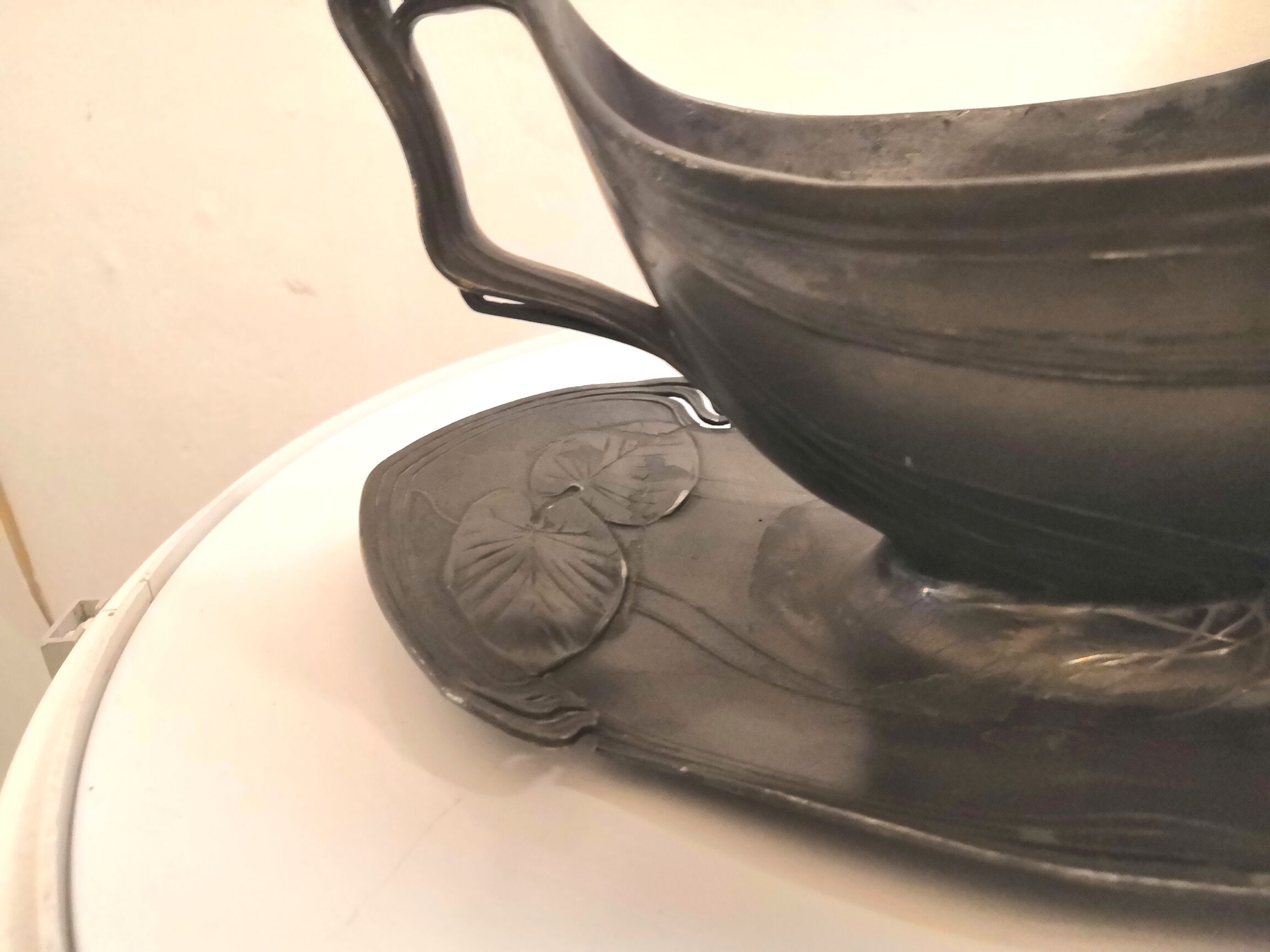 Art nouveau tin saucière from JUVENTA PRIMA METAL from 1905