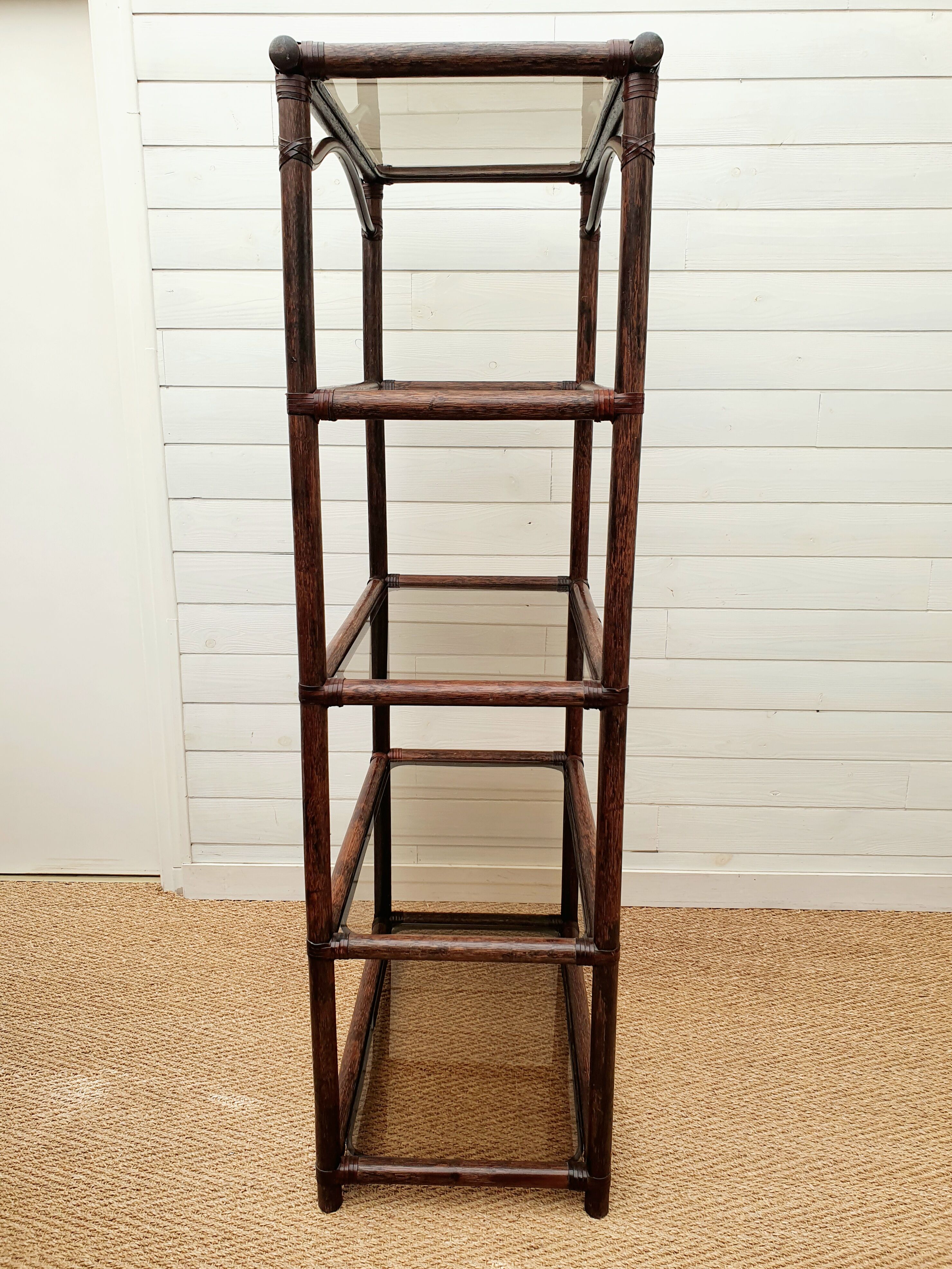 Étagère Roche Bobois,  bambou et verre fumé 1970