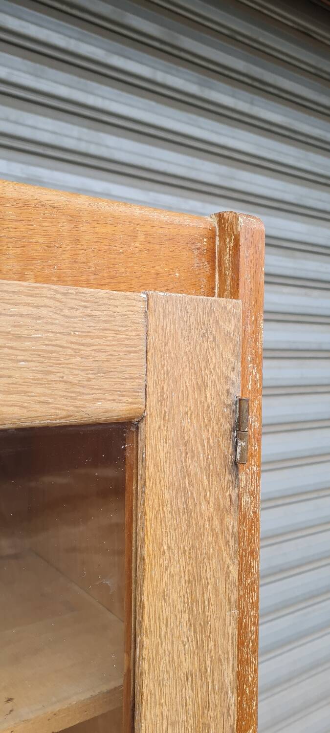 Armoire pied compas en chêne blond