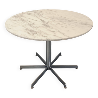 Vintage round dining table in white marble and chrome metal from the 1970s.