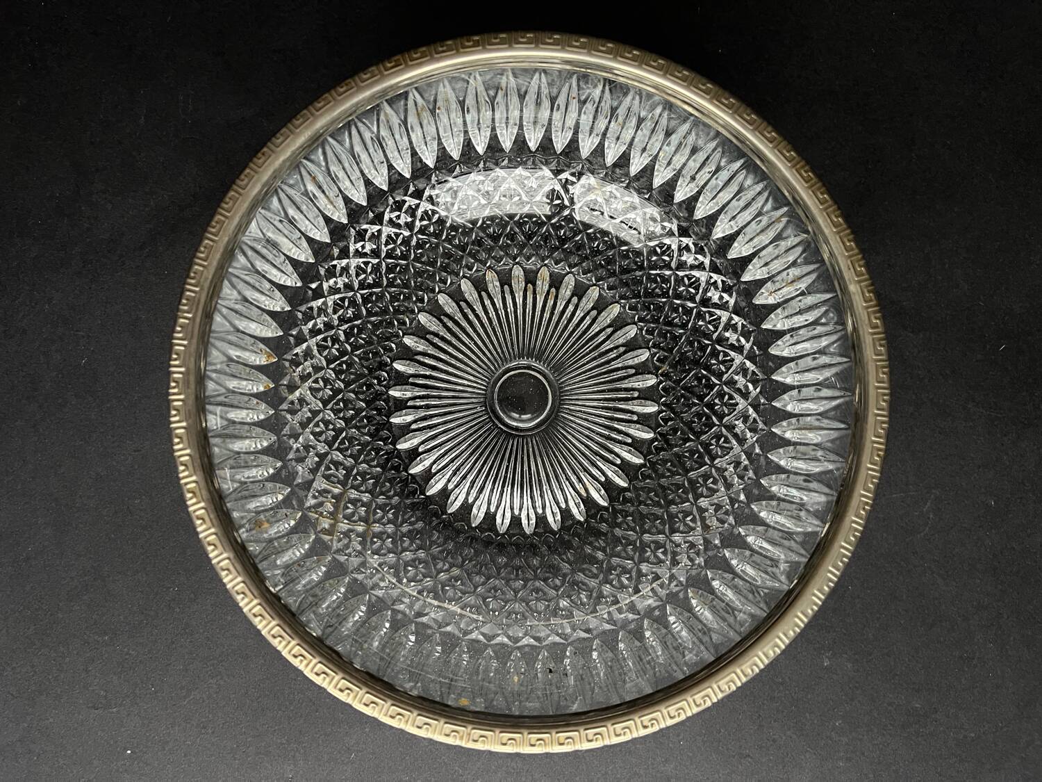 Coupe ou saladier en verre taillé