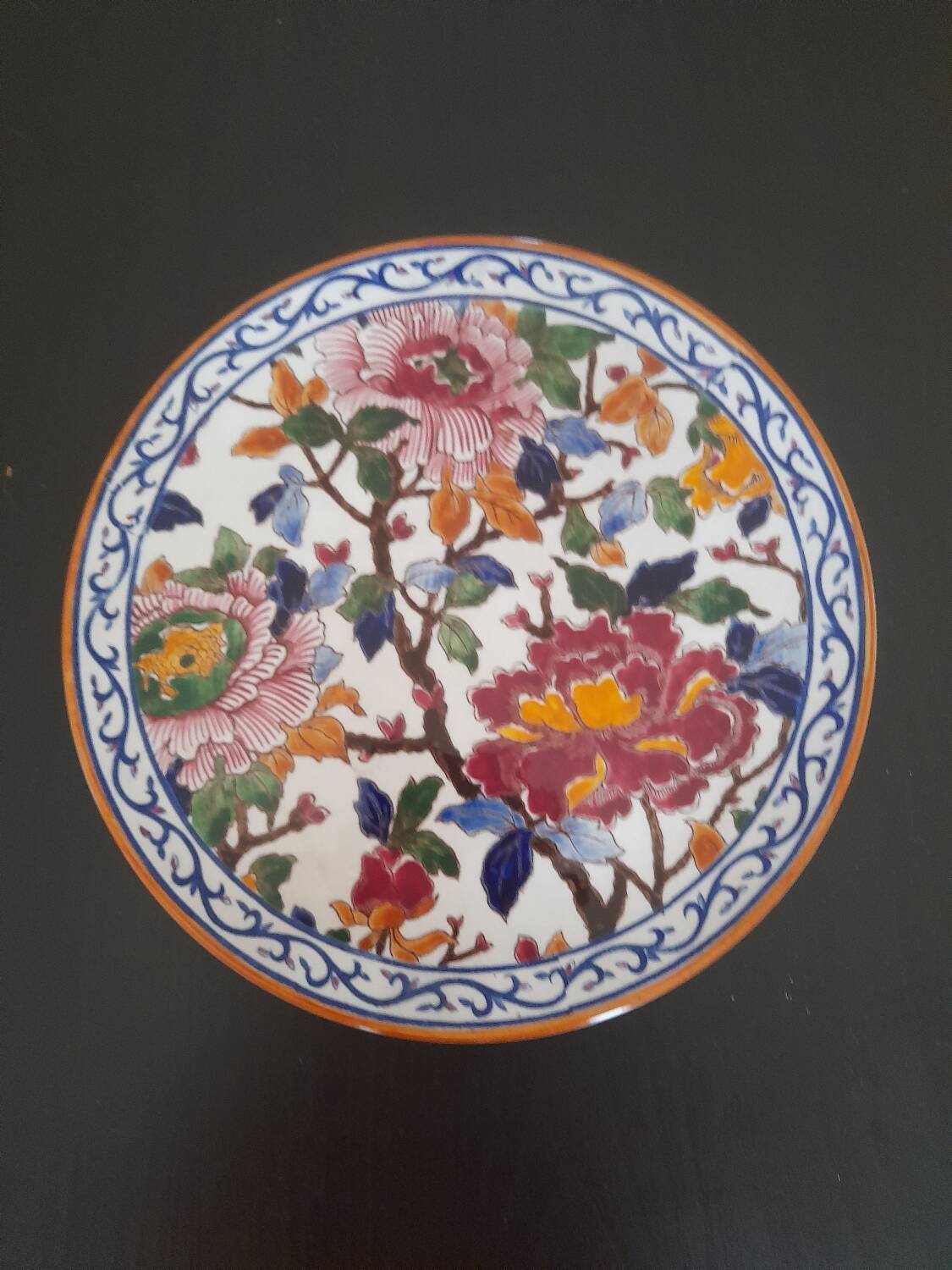Large plate decorated with Gien peonies