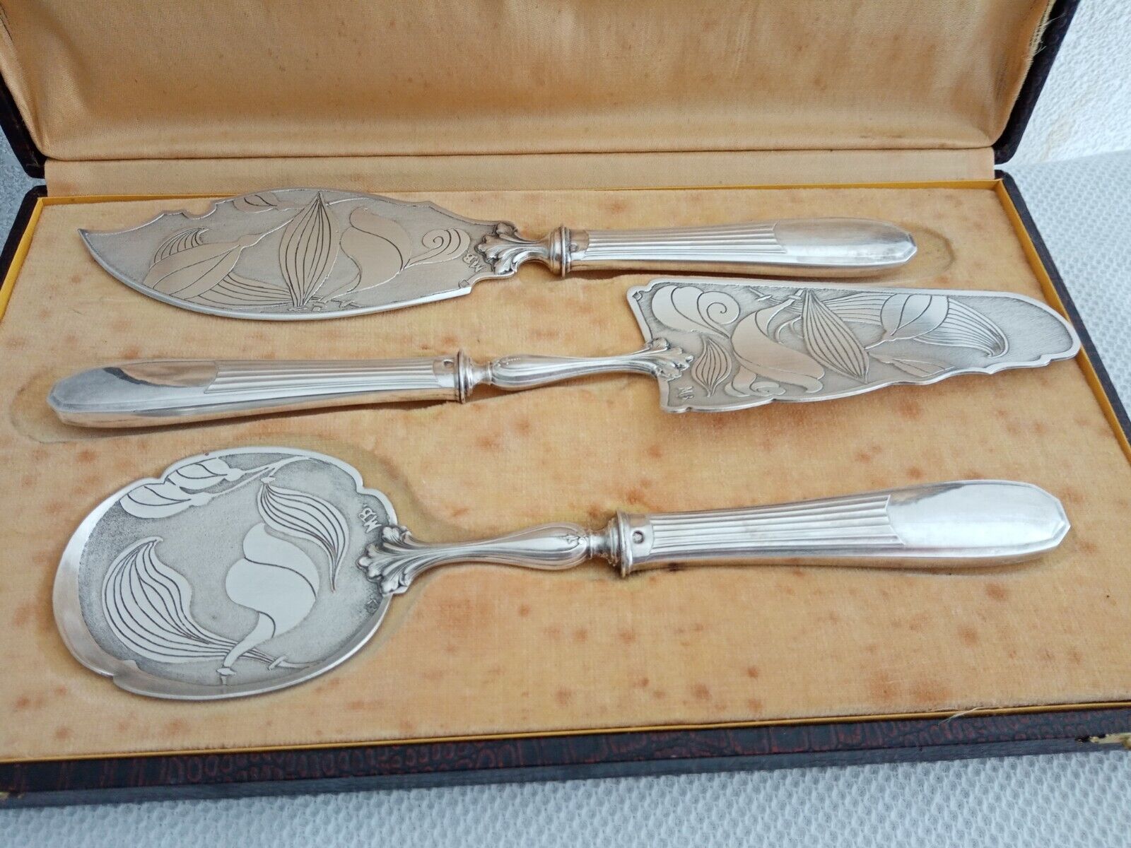 Cutlery with minerva silver handle