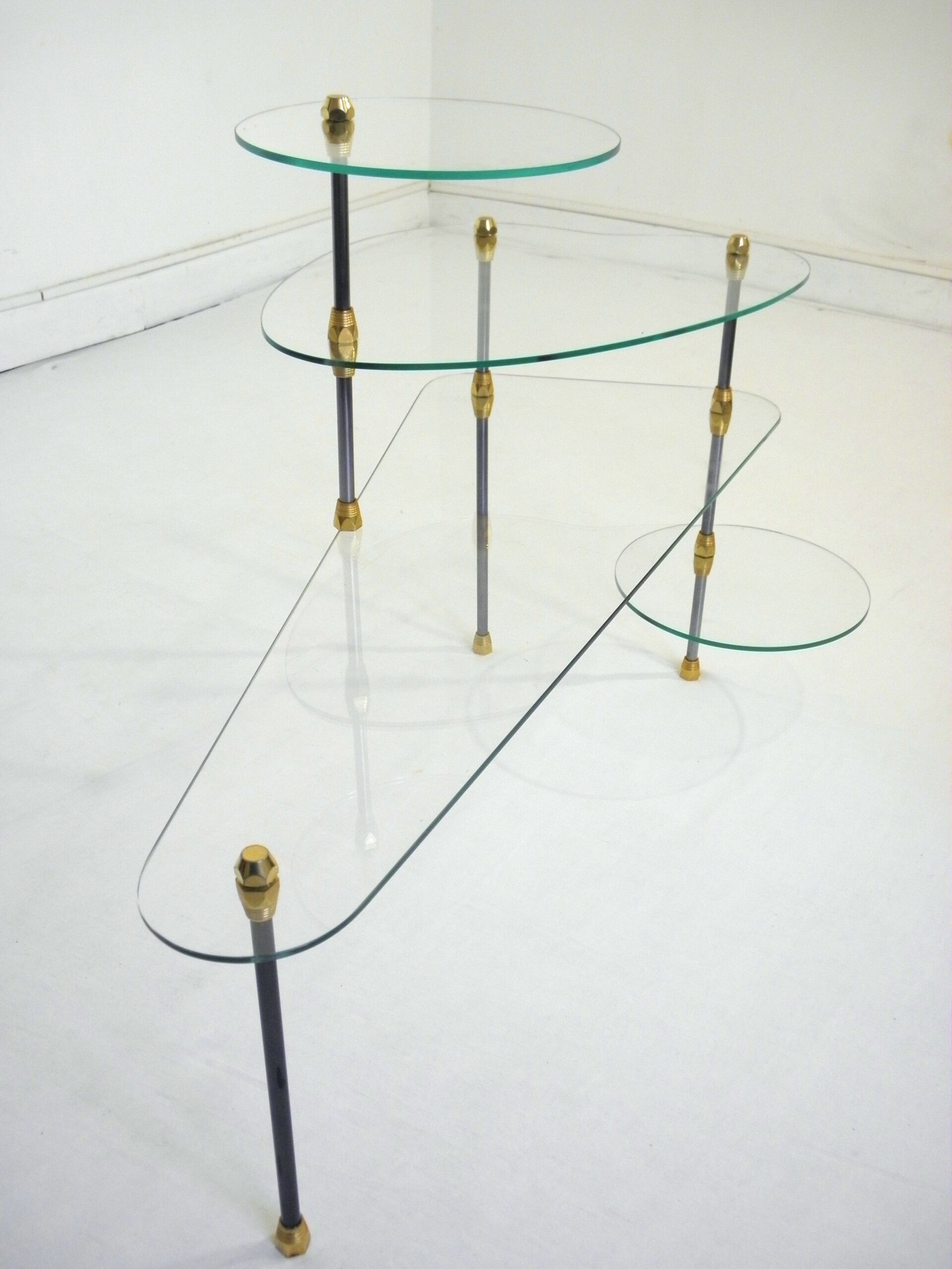 Table basse en verre et métal à plateaux modulables