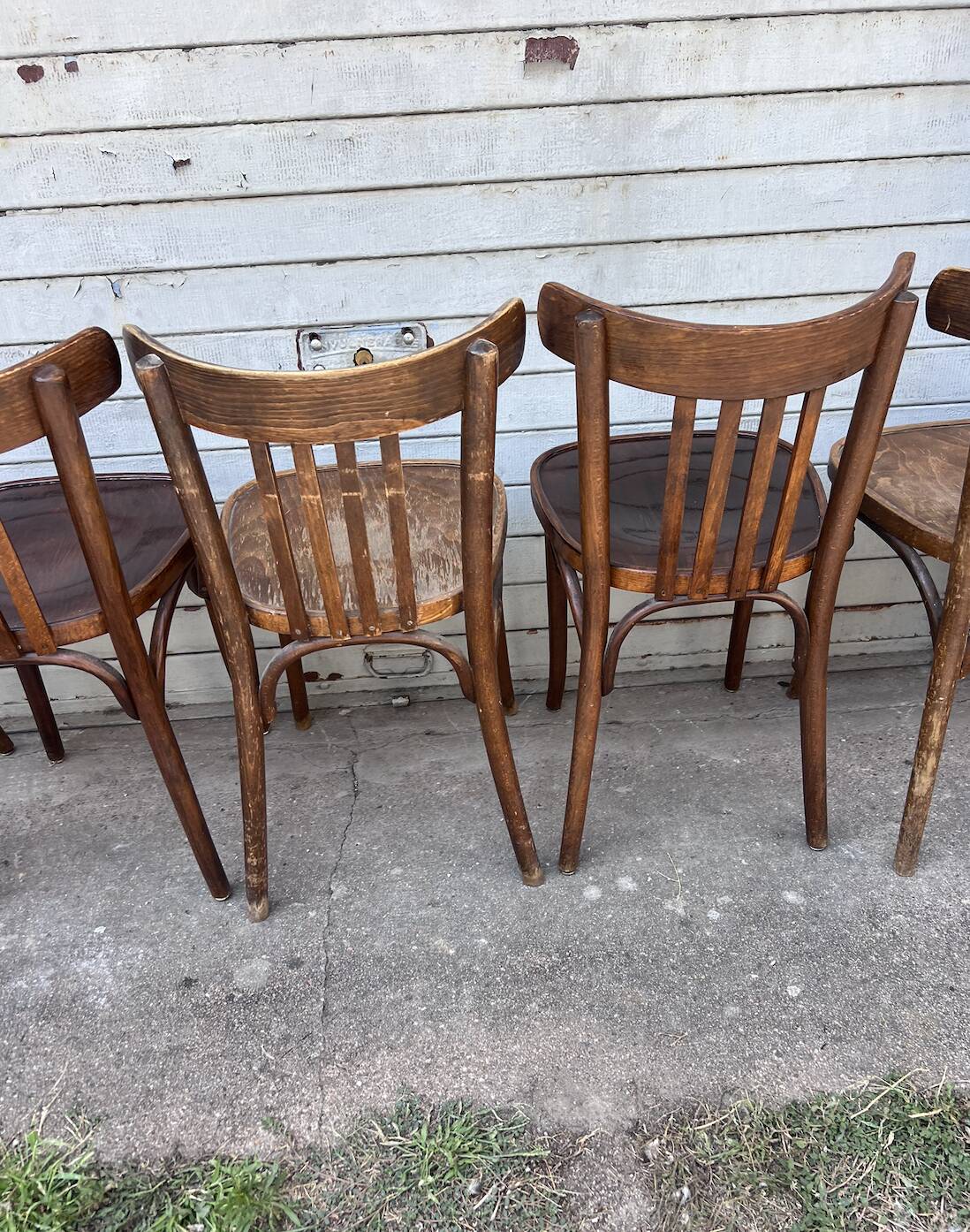 (Lot) 6 wooden bistro chairs