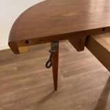 Round dining table