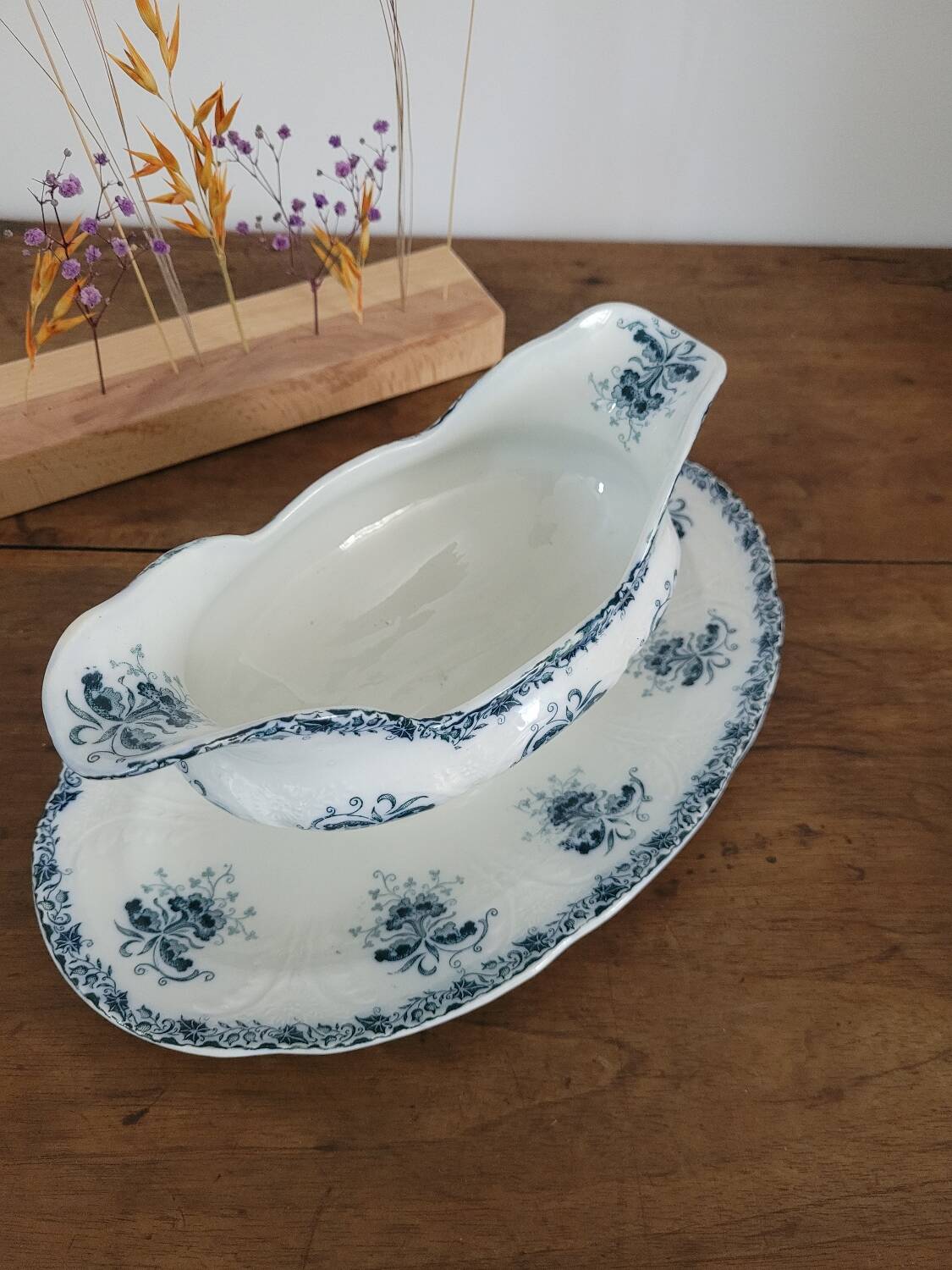 Sauceboat Ste Anonyme St Amand and Hamage