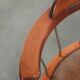 Ensemble de 3 chaises de bureau / de côté pivotantes avec un siège en cuir de vache couleur cognac.