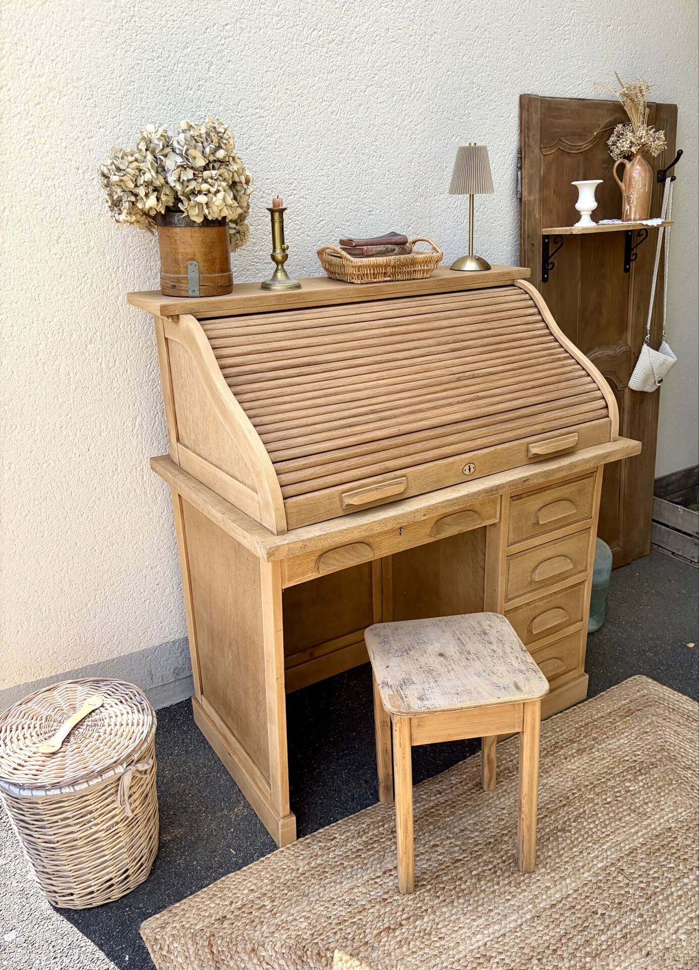 Curtain desk