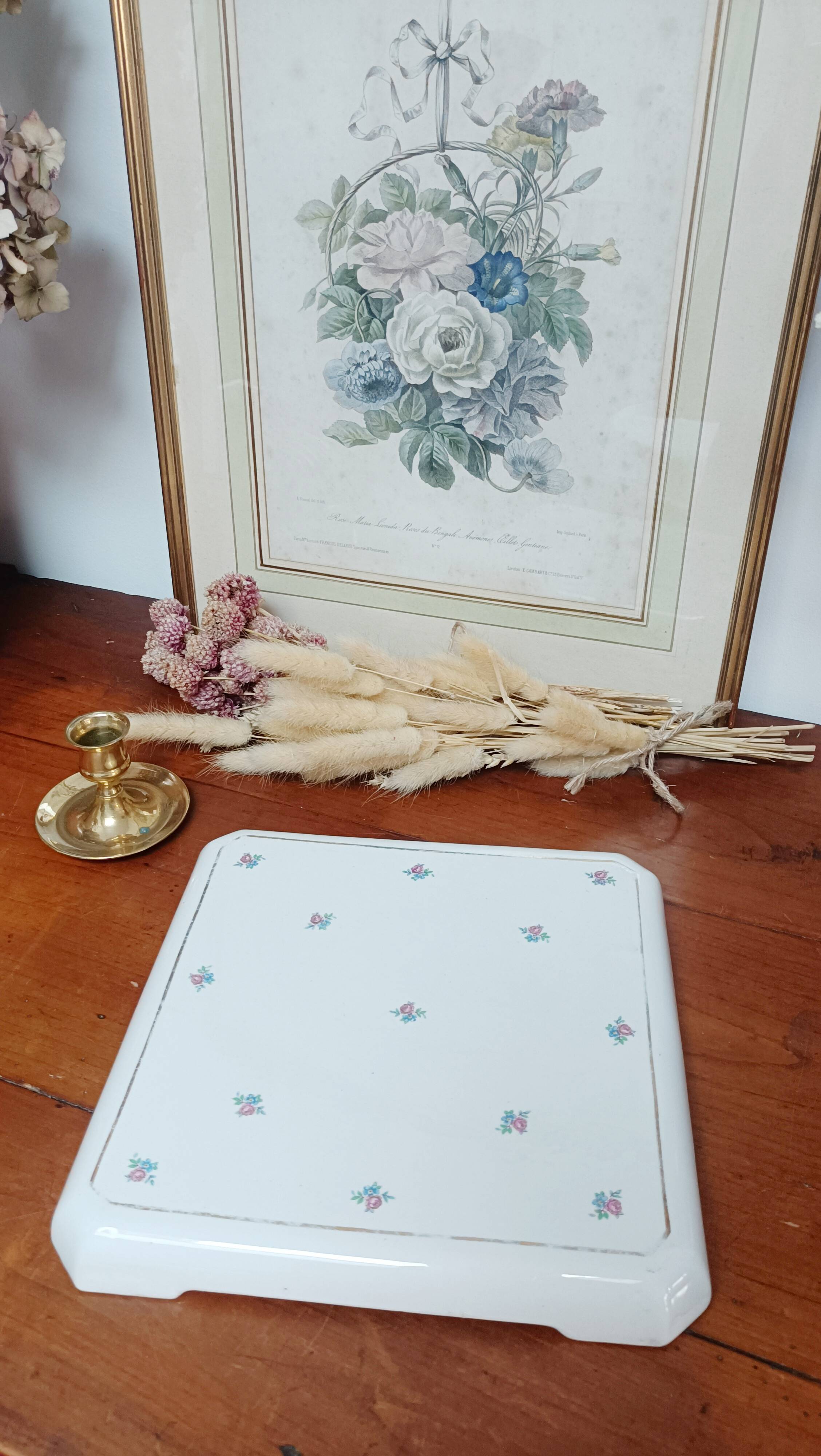 Flowery earthenware trivet