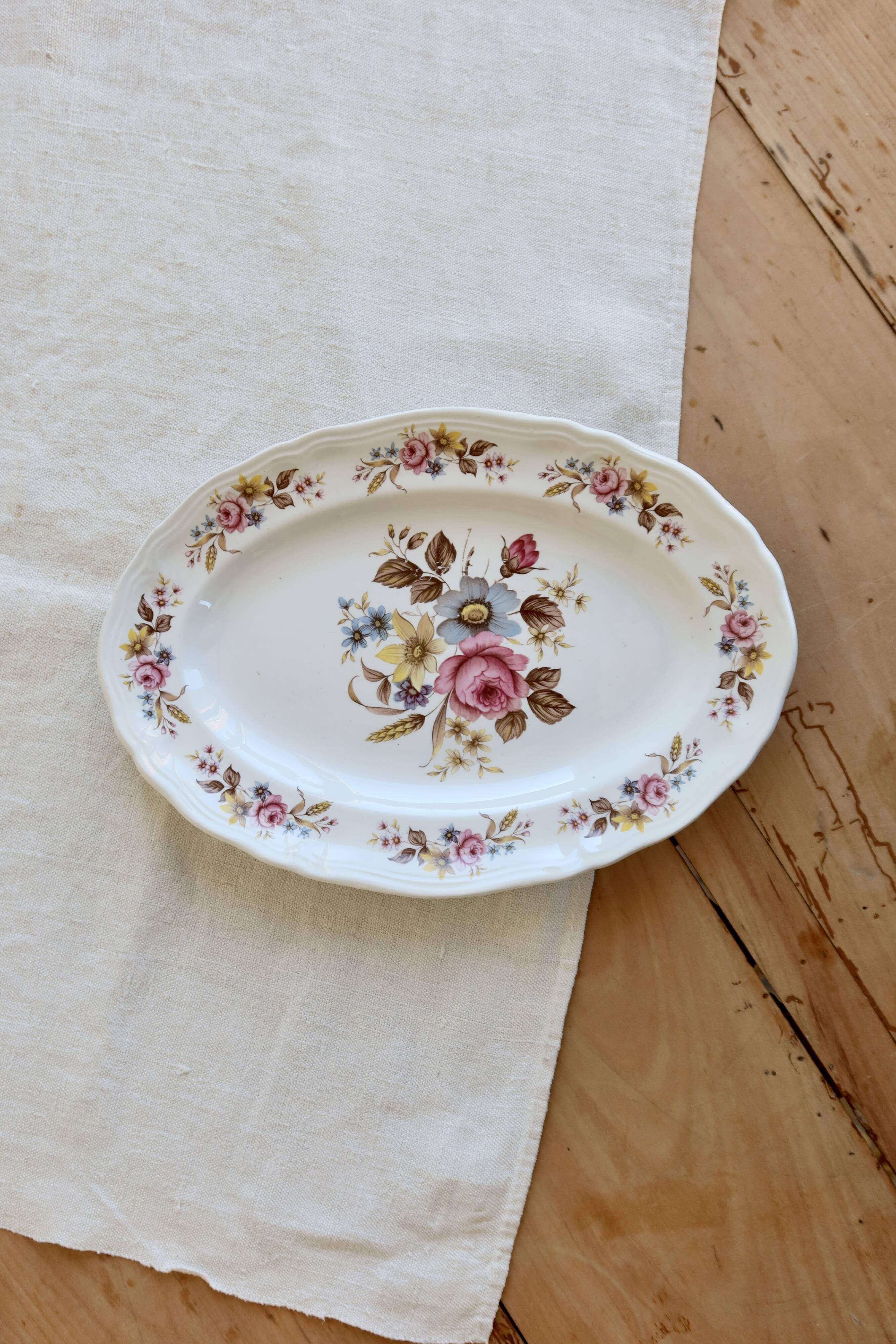 Ravier vintage Moulin des Loups white porcelain - Bouquet decoration