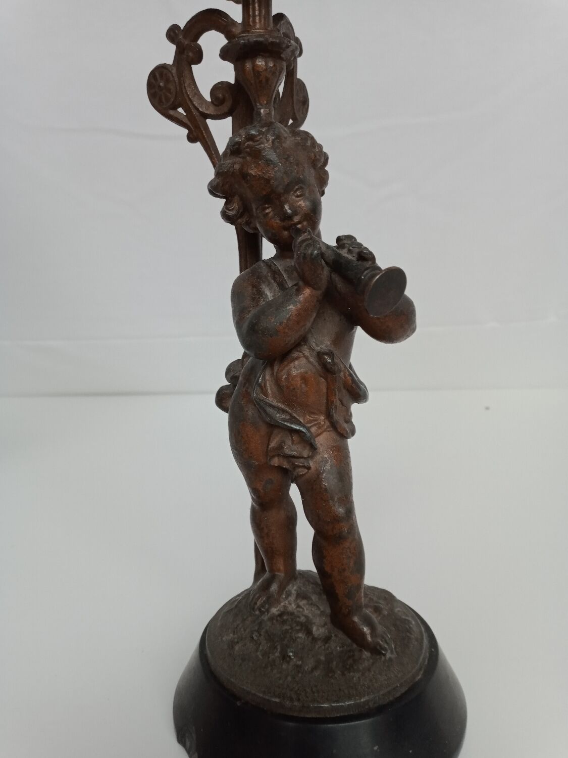 Bougeoirs putti musicians