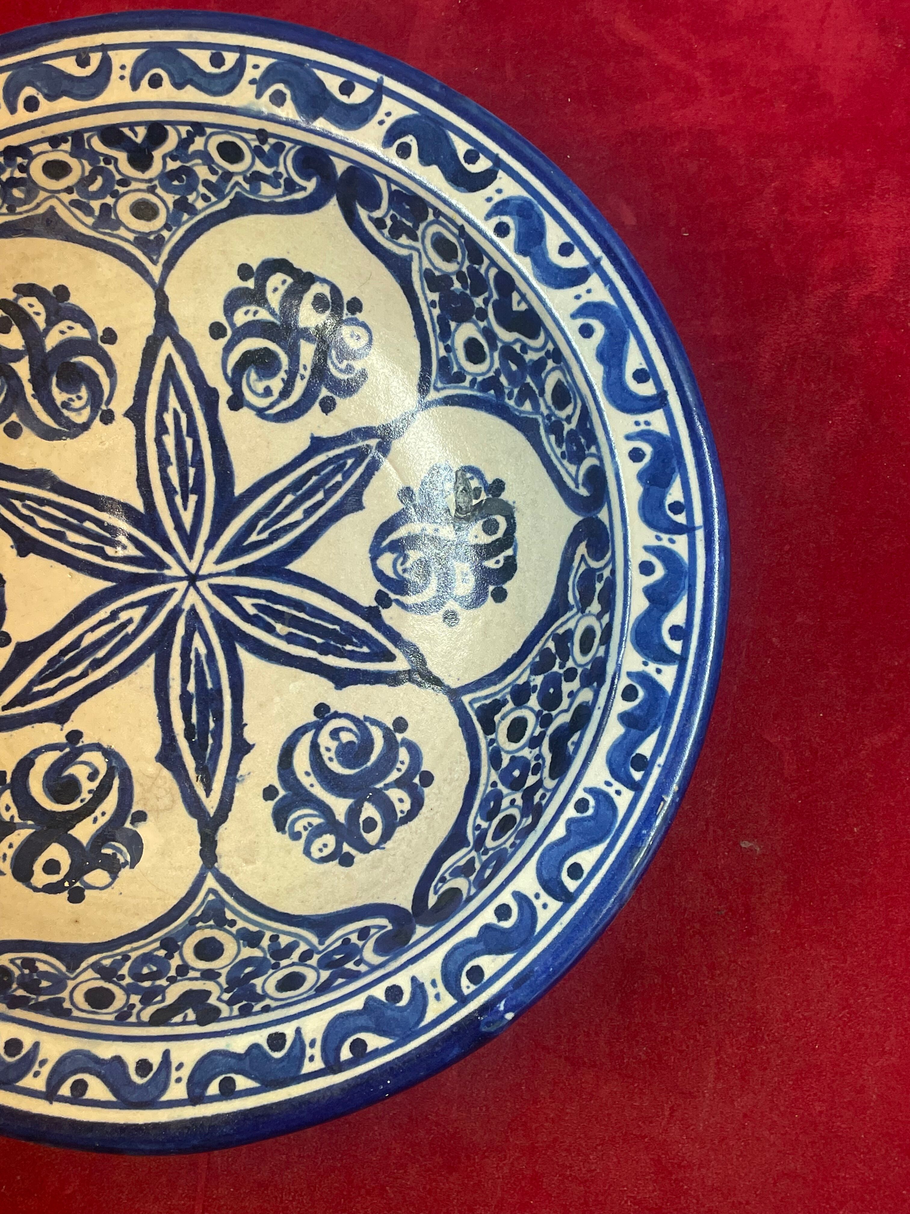 Hollow plate ceramic blue white signature to identify maghreb - early twentieth century