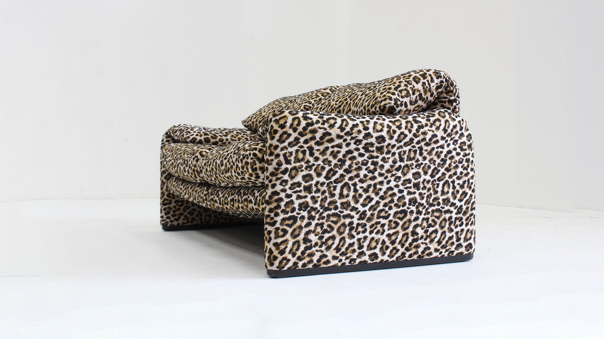 Canapé 2 places Cassina Maralunga par Vico Magistretti en tissu Jacquard Panther