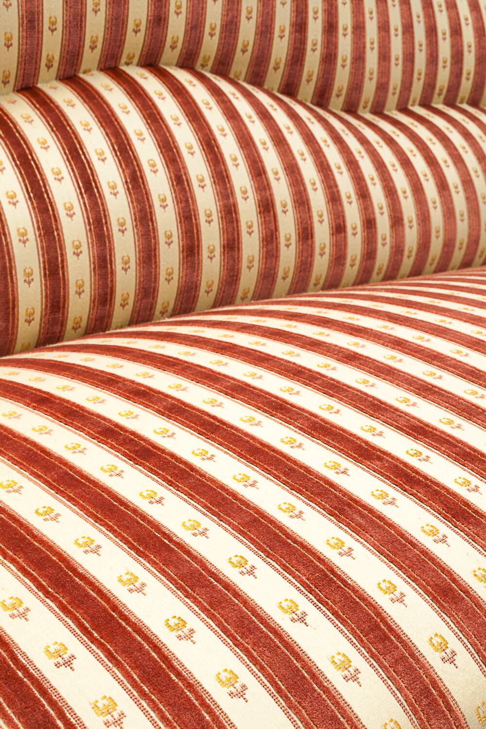 Recamier silk velvet loveseat, 1930