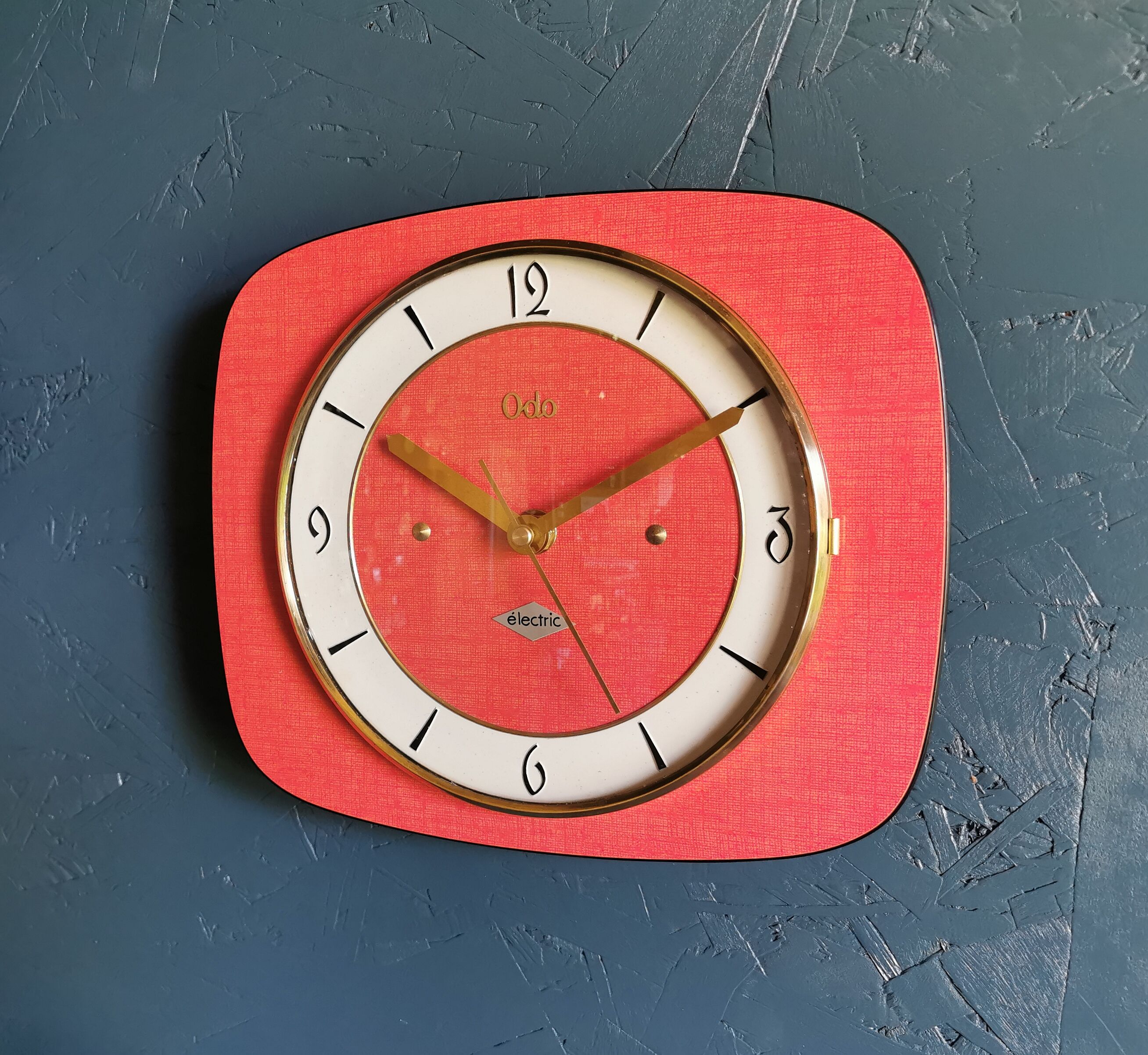Vintage formica clock rectangular silent wall clock "Odo red"