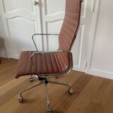 Eames style office chair with wheels