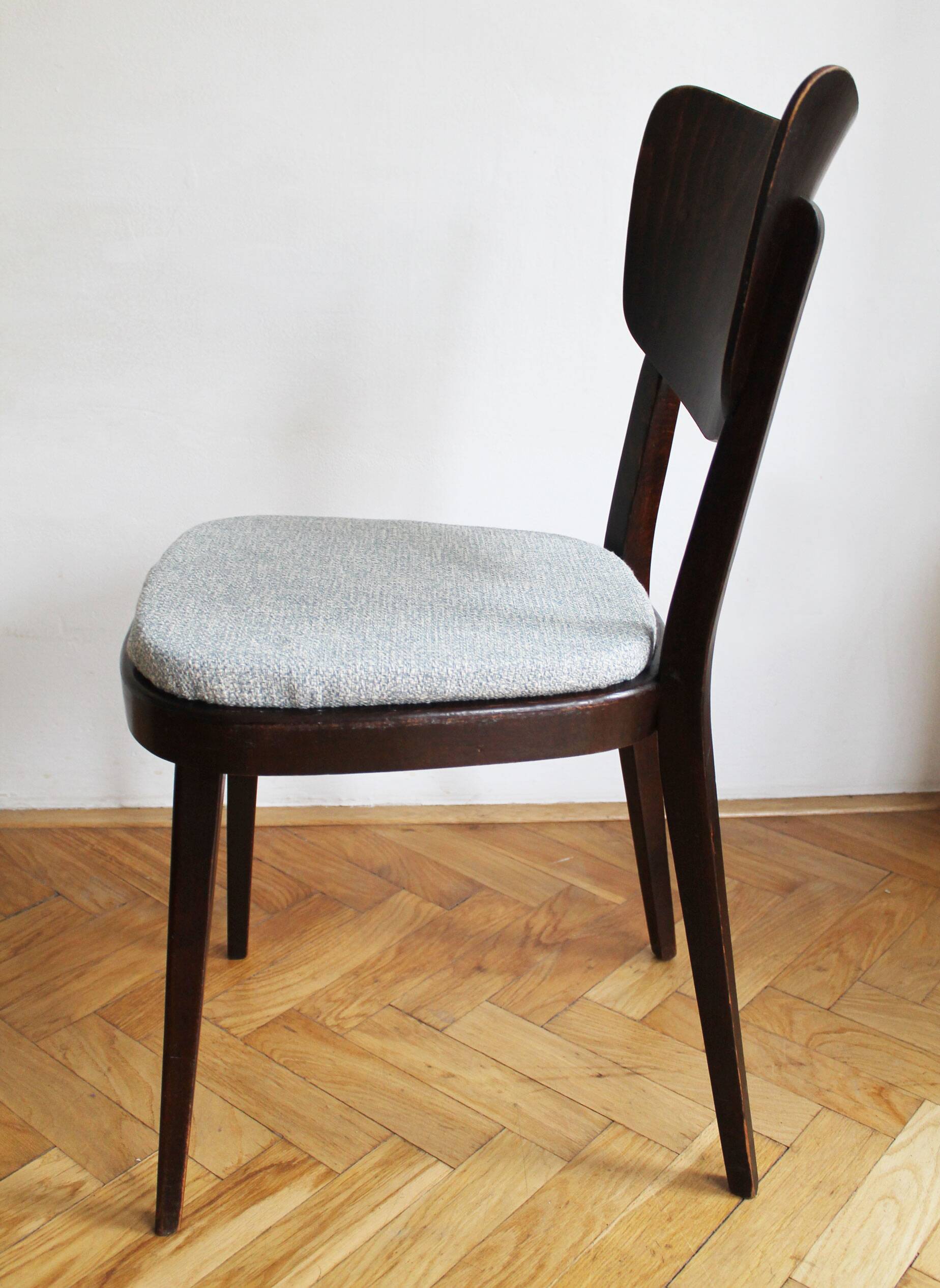 Ensemble de quatre chaises de salle à manger du milieu du siècle des années 1960 par TON