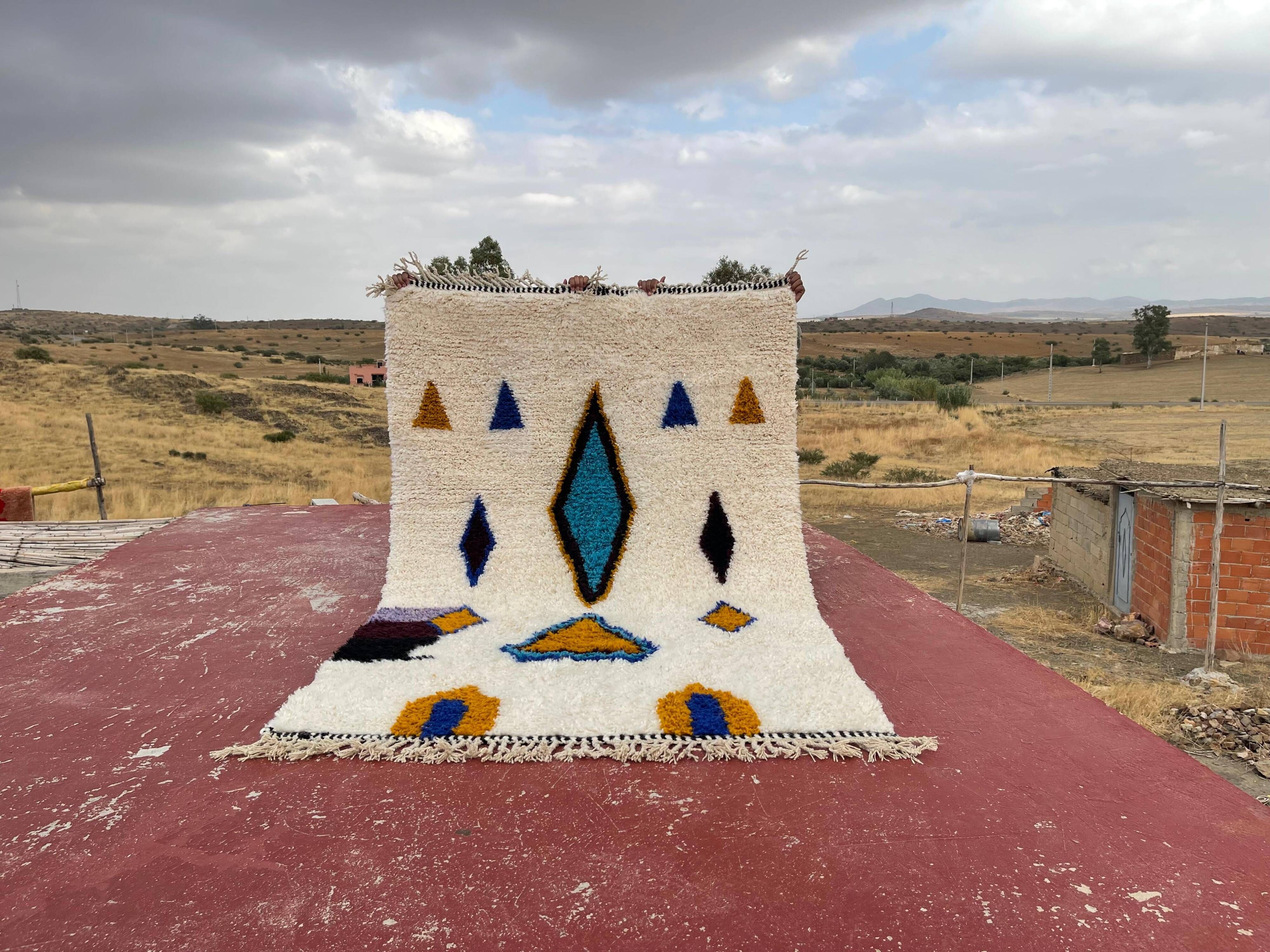 Moroccan Berber rug in cream and blue 250x150 cm – colourful geometric patterns