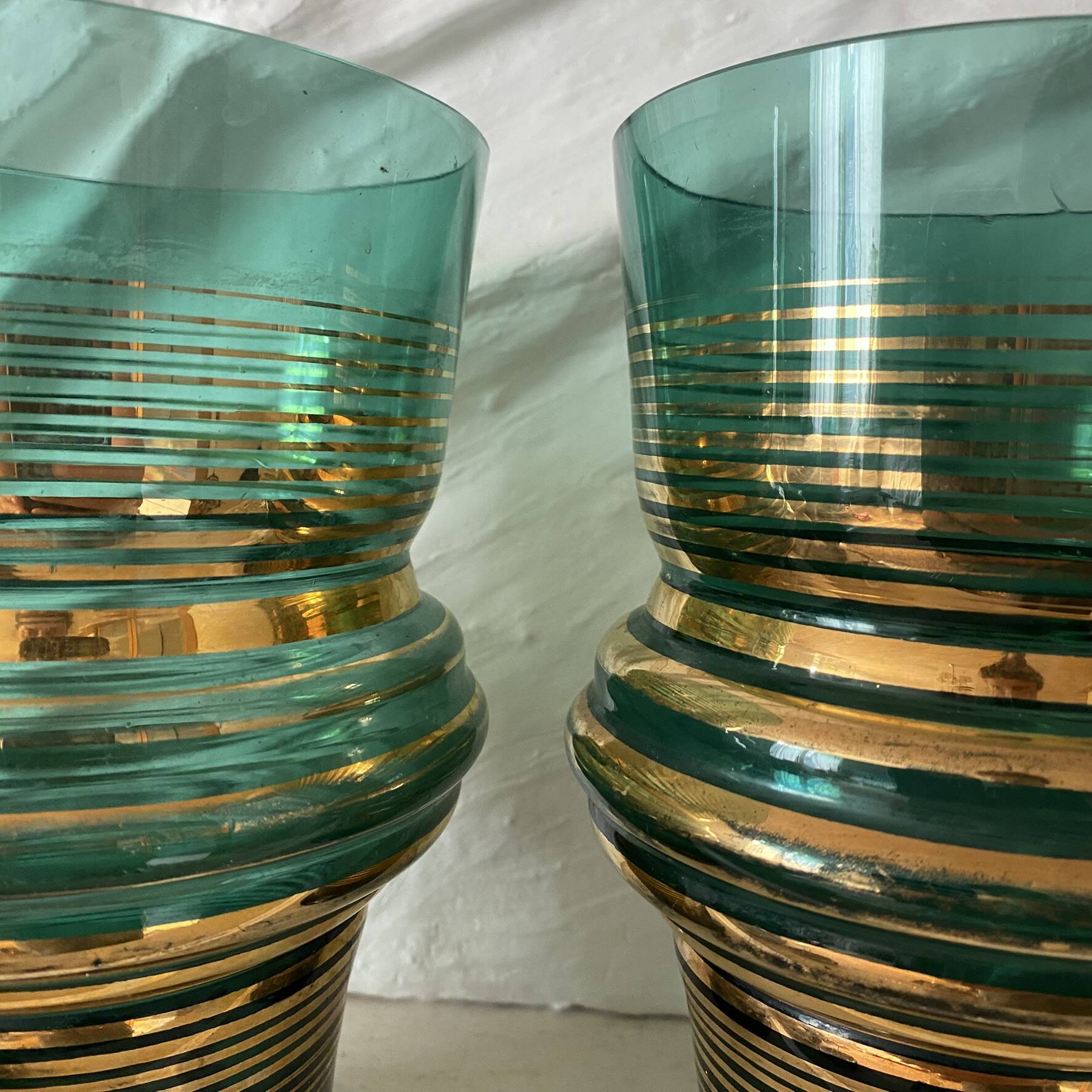 Paire de vases vert émeraude et doré , années 50-60
