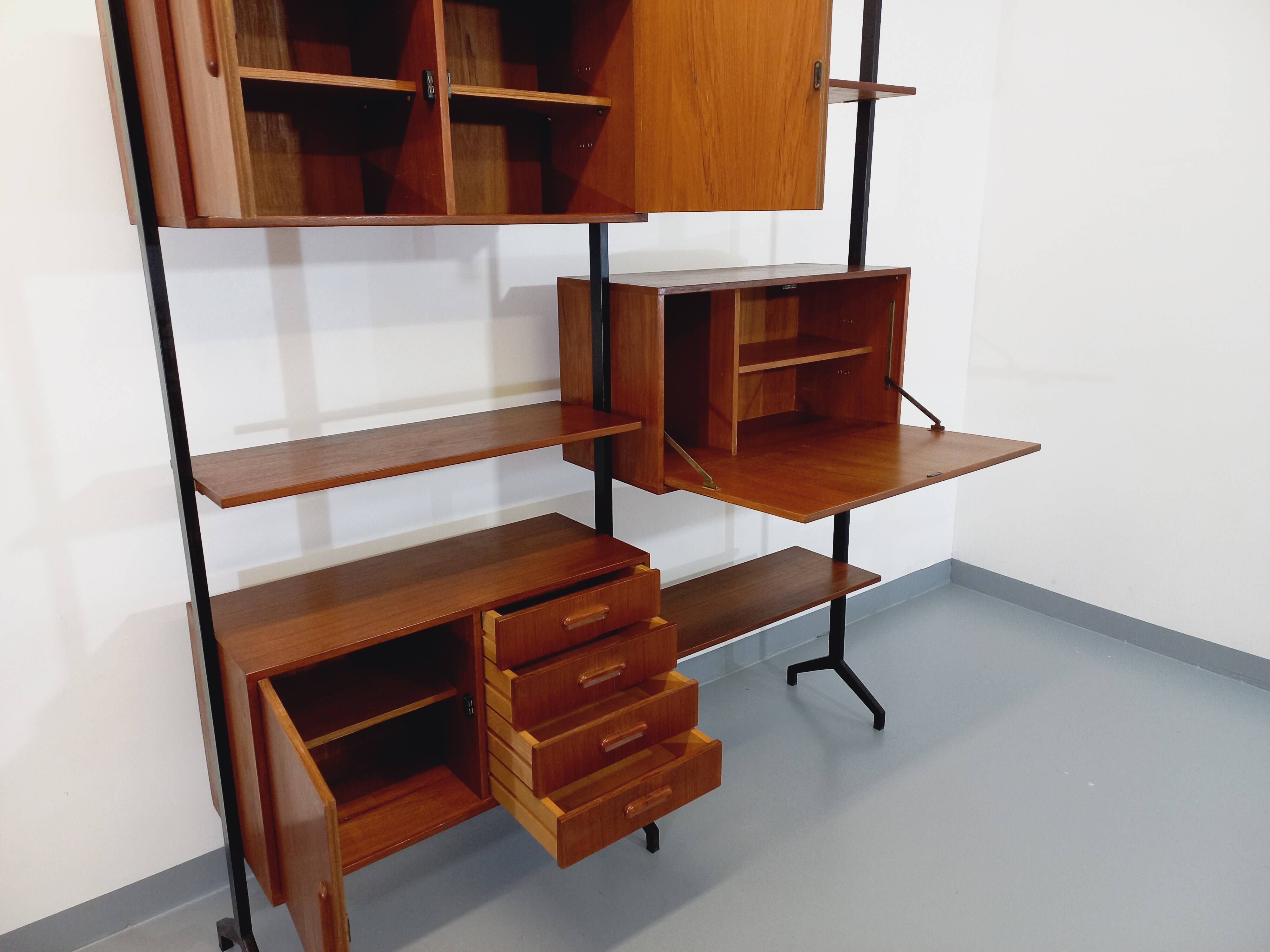 Italian bookcase vintage modular double shelf in teak and metal from the 60s