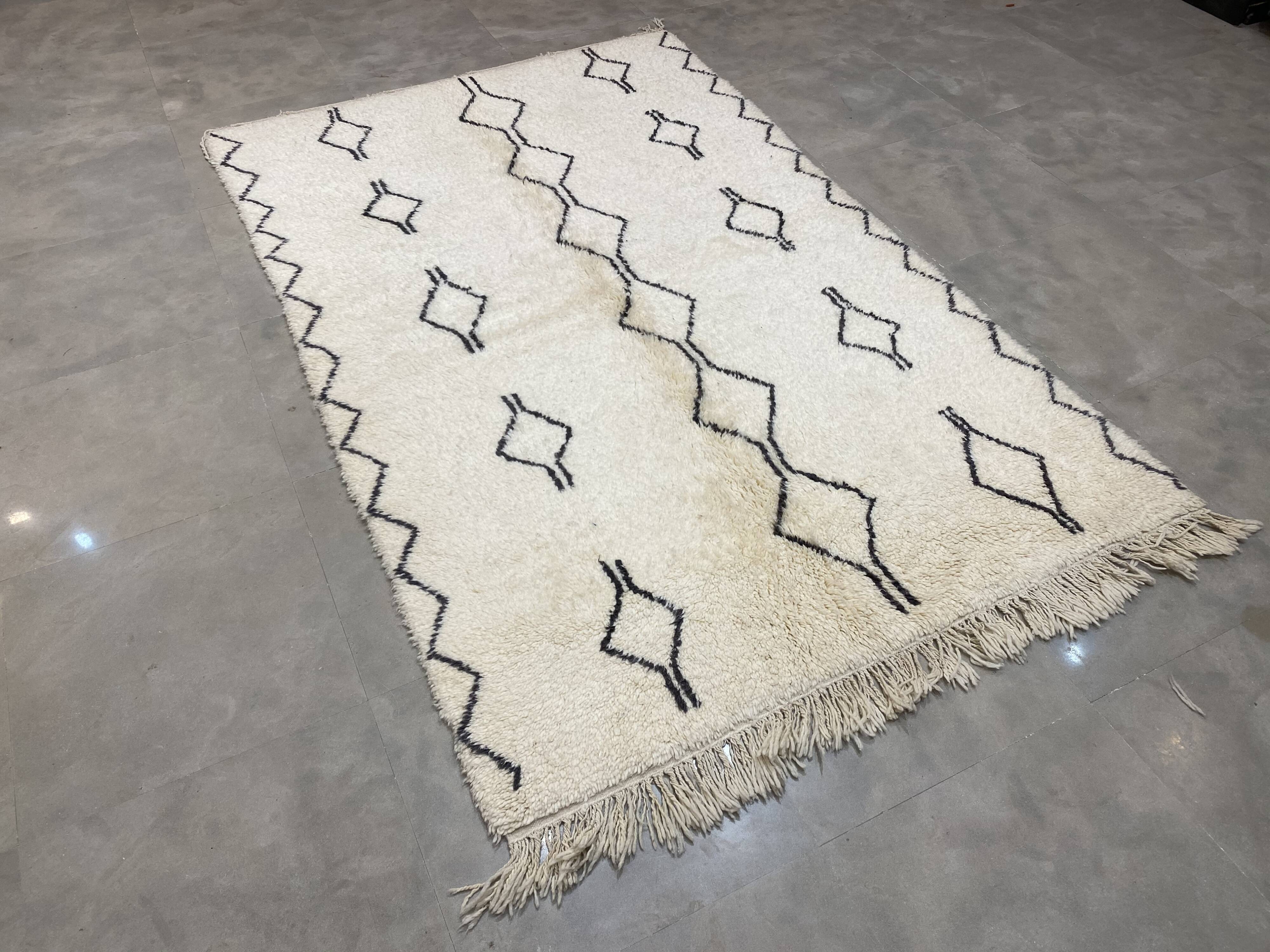 White black berbere wool carpet 153x250cm