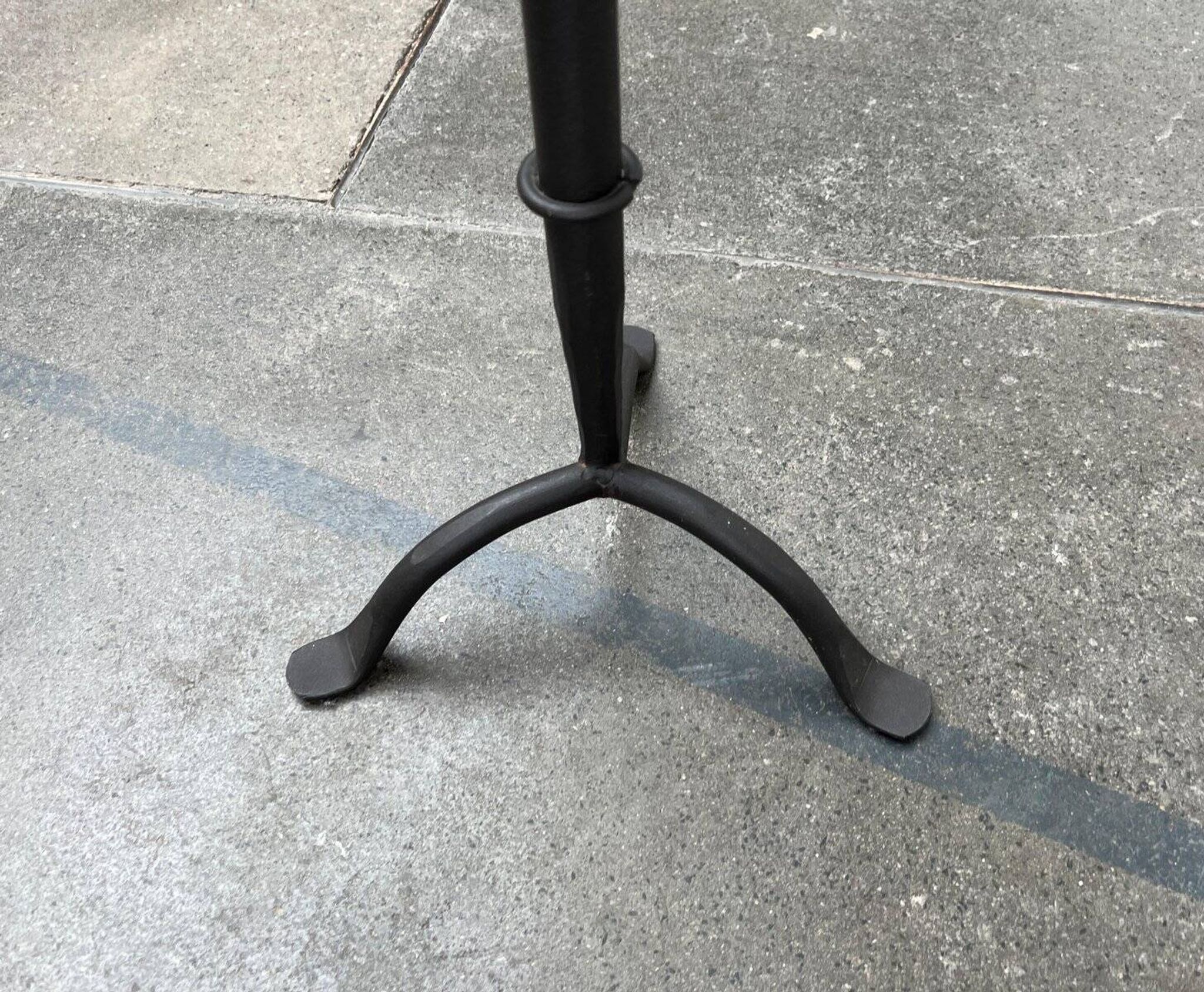 Large tripod candlestick in brutalist wrought iron, mid-century, 1960s.