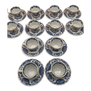 12 tasses à café et leurs soucoupe