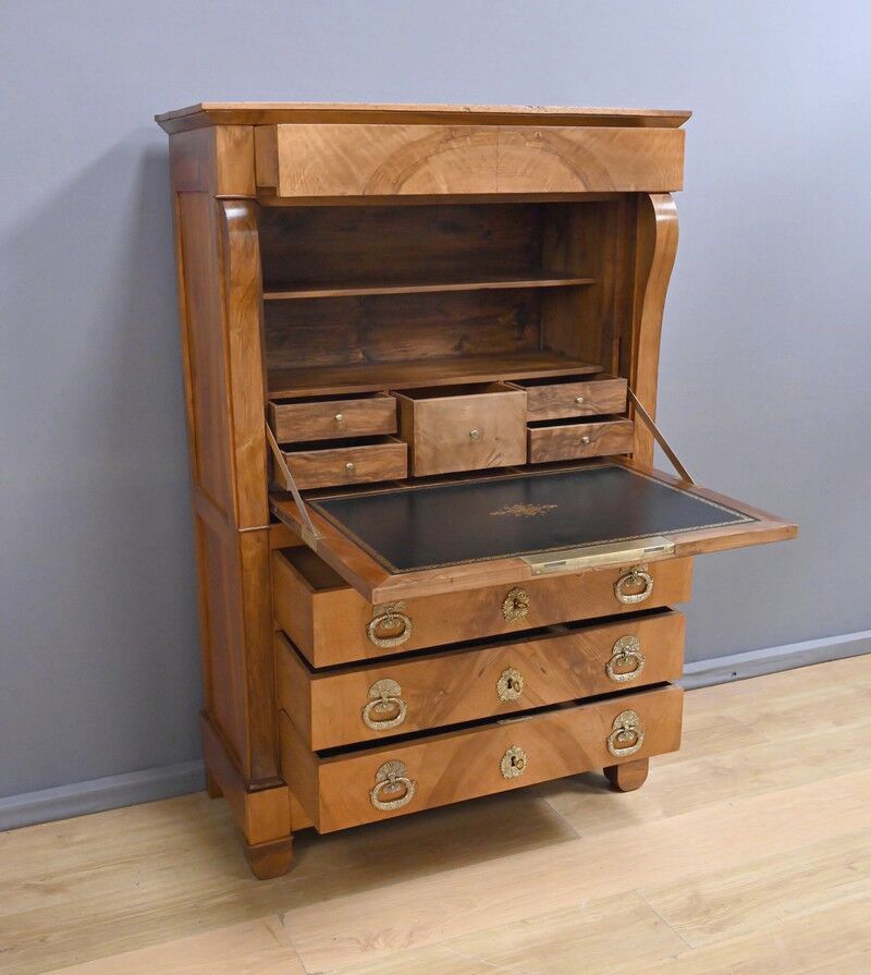 Secrétaire en noyer, style Restauration – Milieu XIXe
