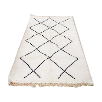 Tapis Beni Ourain blanc à motifs géométriques noir 227x168 cm