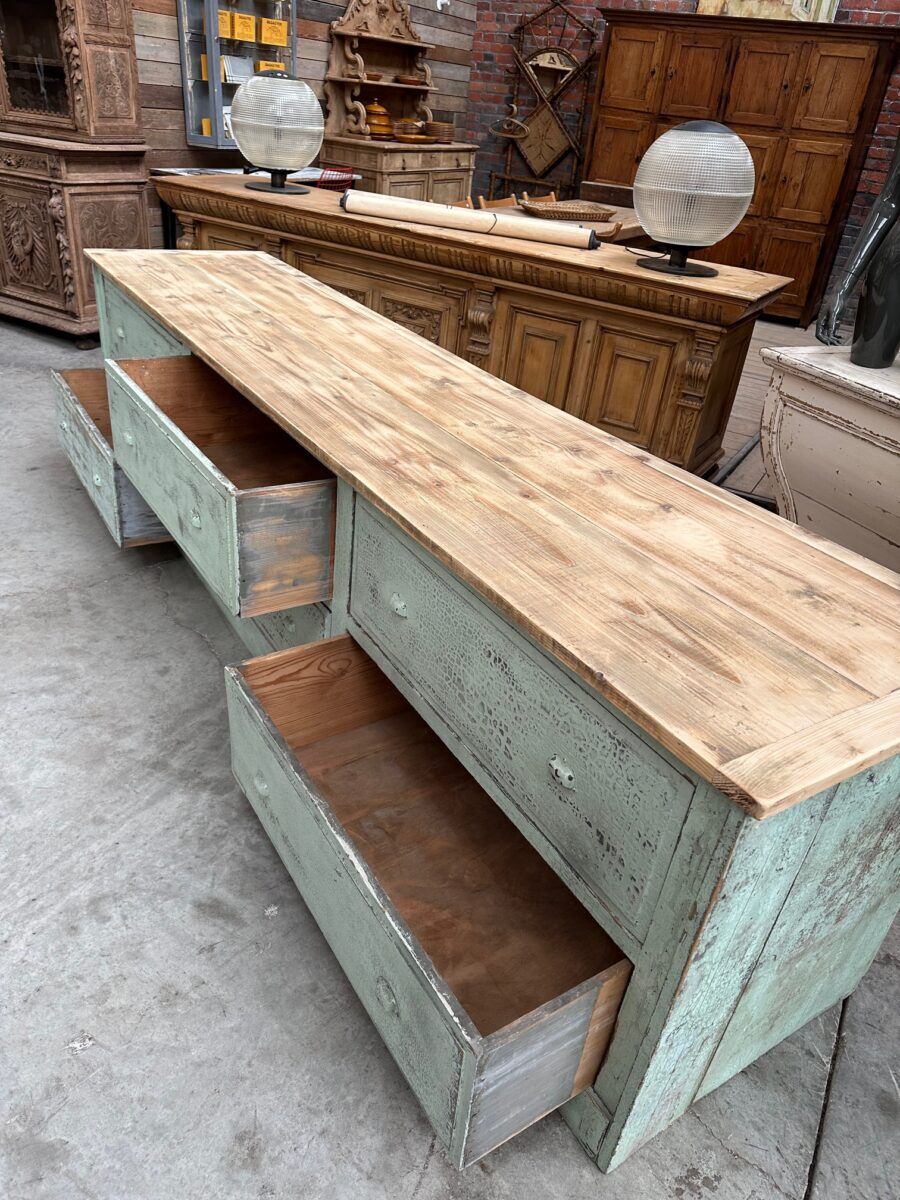 Patinated workshop furniture from the early 20th century.