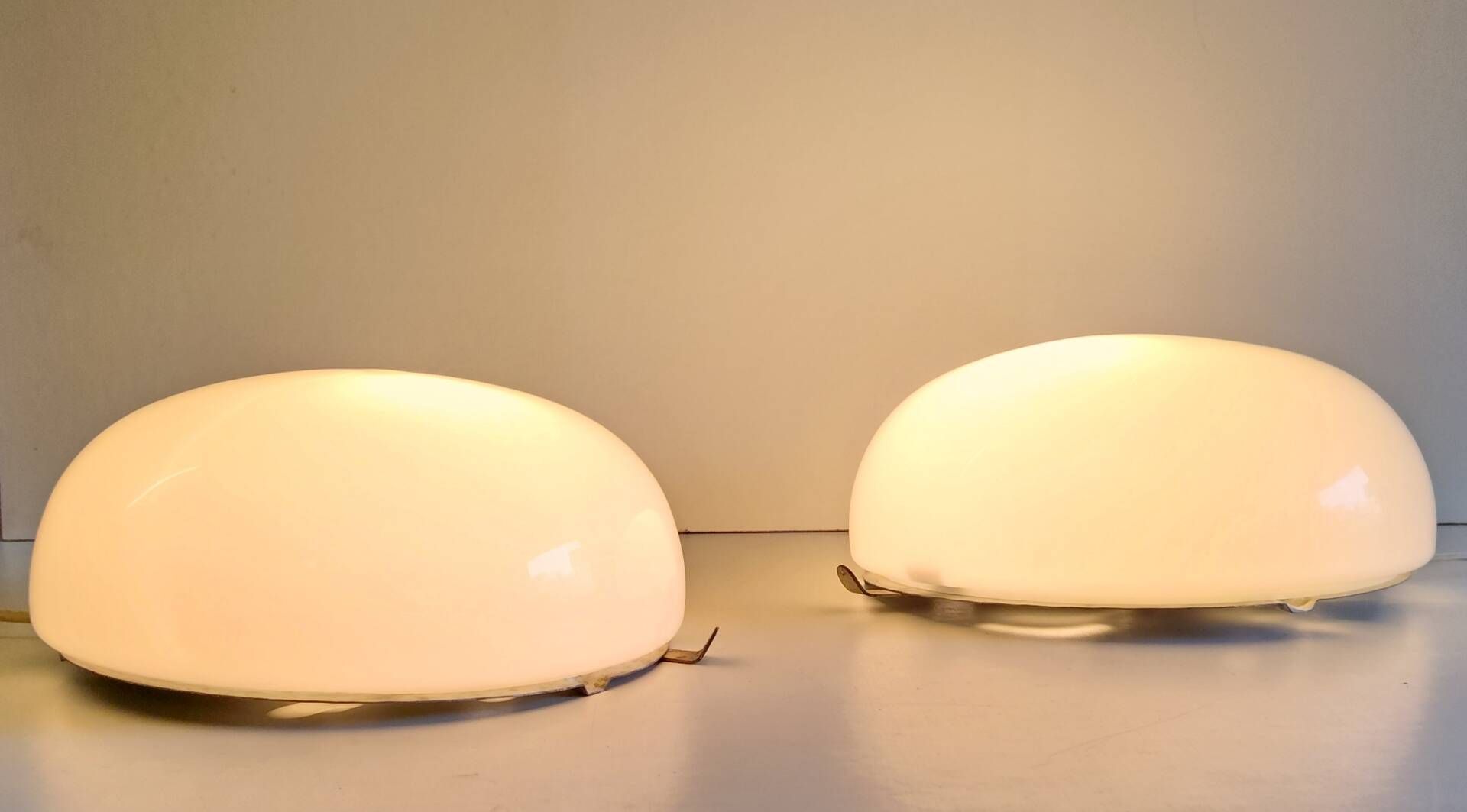 Plafonniers ou appliques globe opaline XL - mid.XXeme