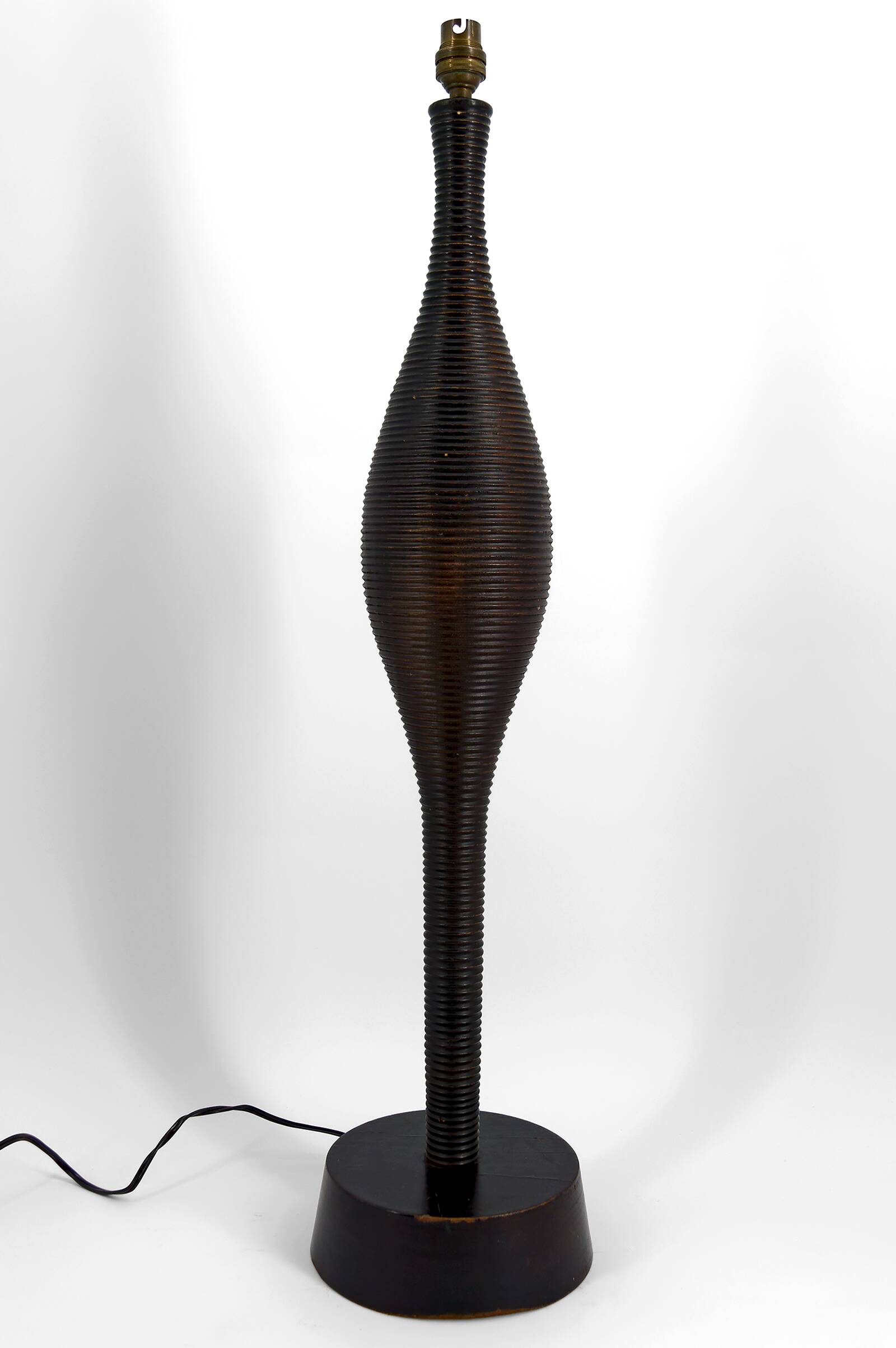 Important brutalist / Africanist lamp in wood – 1950s-1960s