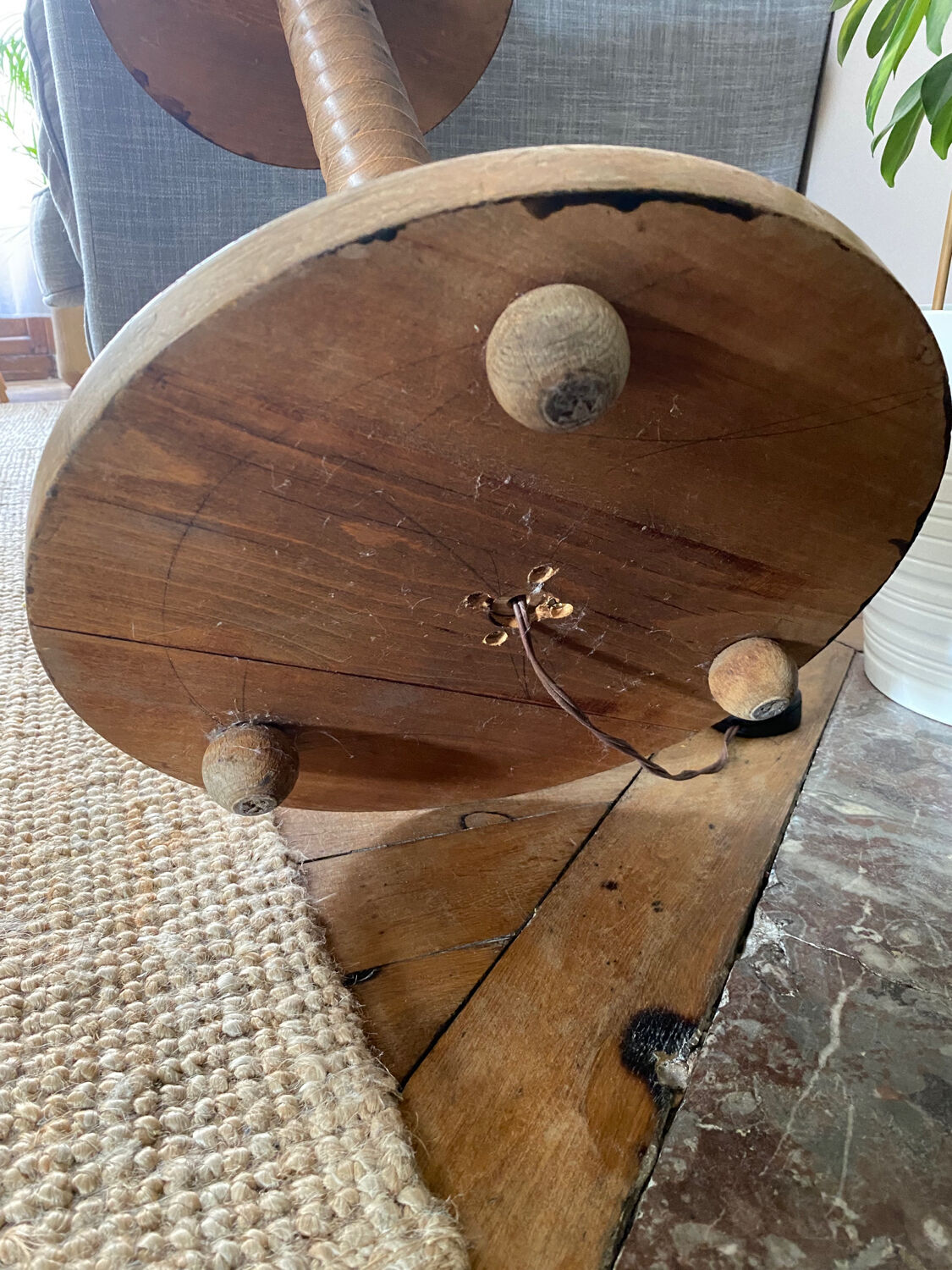 Vintage art deco floor lamp in turned wood