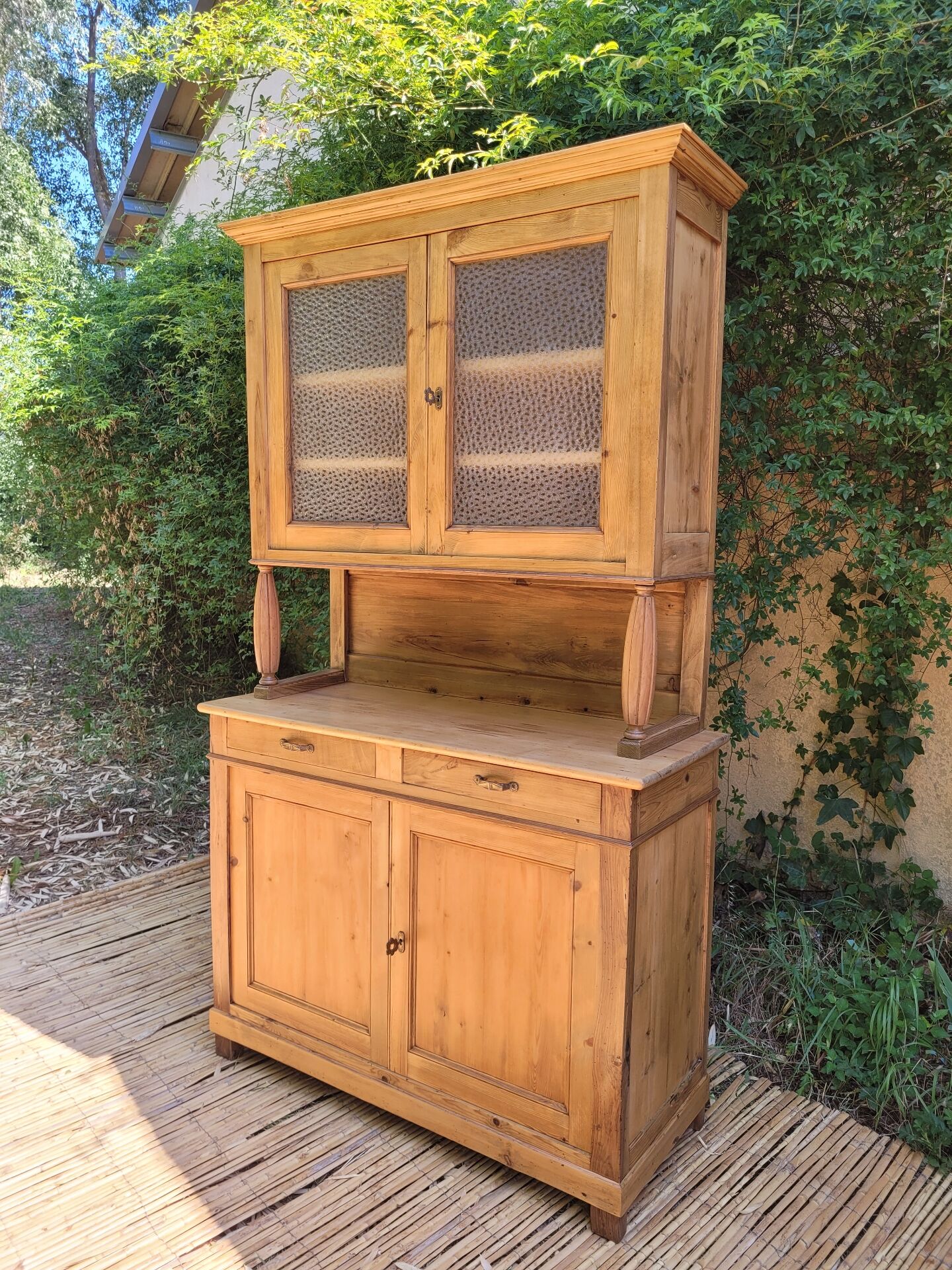 Vaisselier ancien en châtaignier- rénové