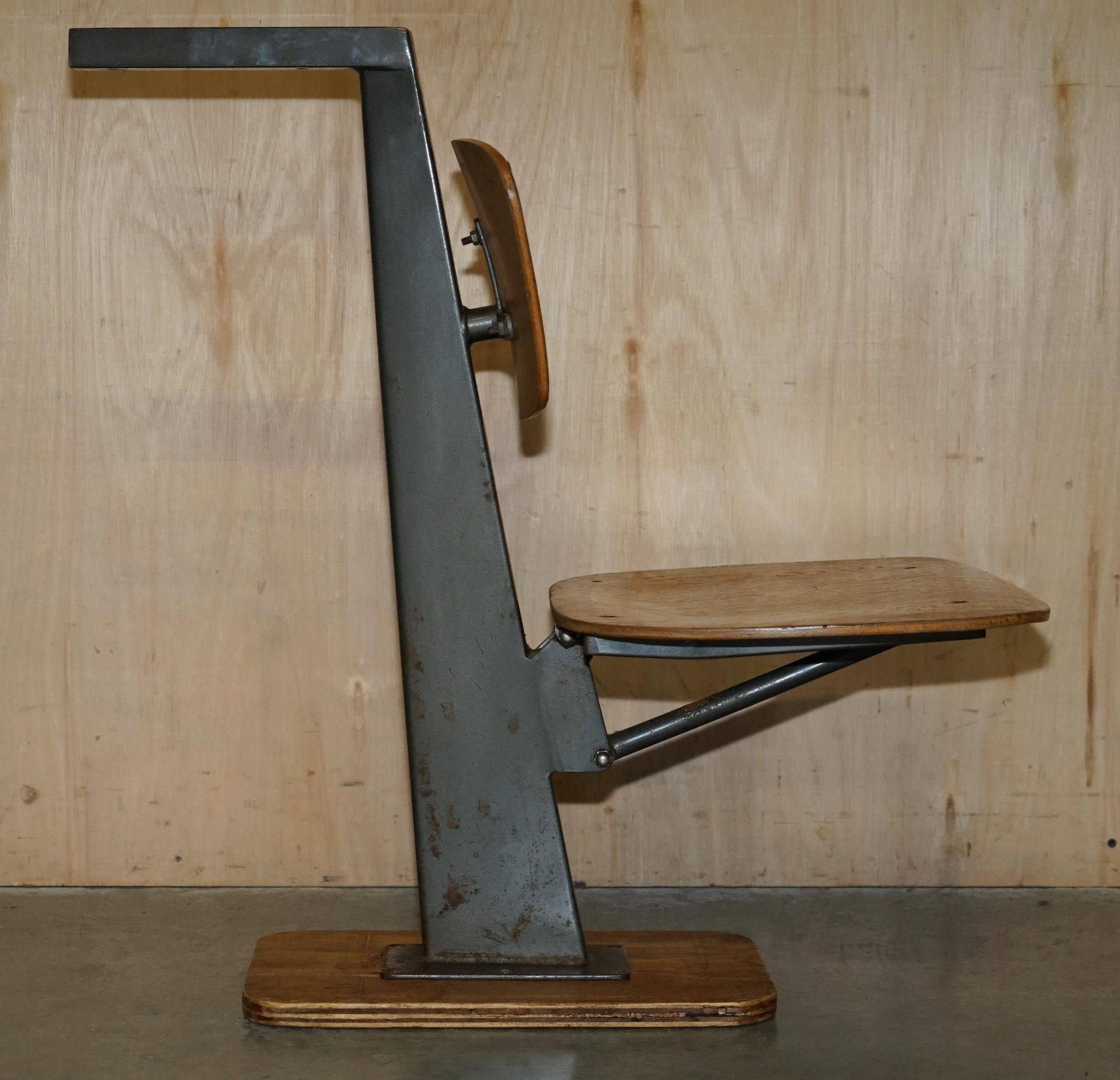 Six sièges de stade pliants vintage mid-century modern avec nouvelles bases