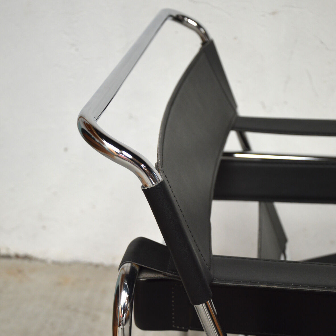 Paire de fauteuils Wassily noir par Marcel Breuer édition Habitat