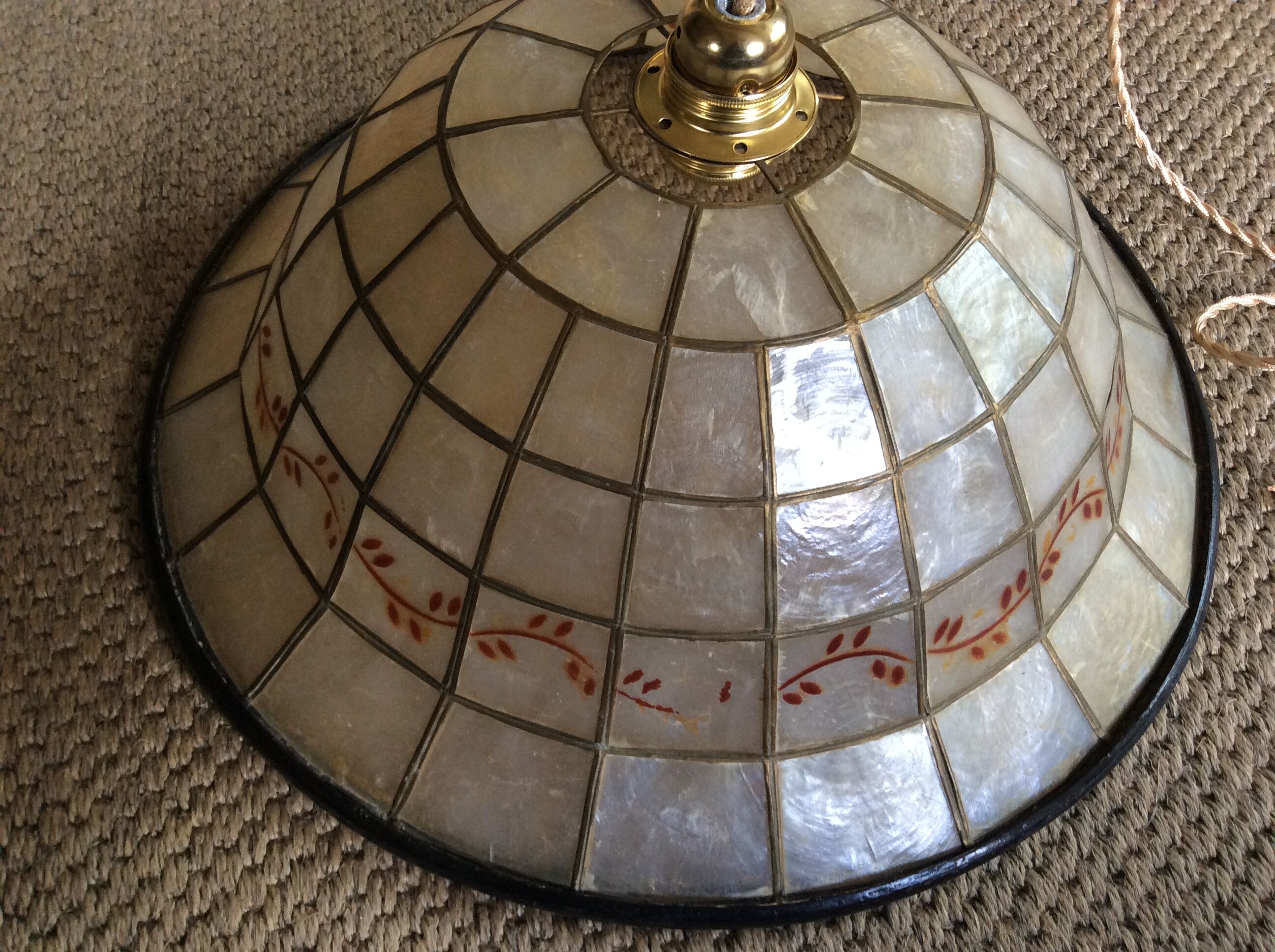 Mother-of-pearl suspension