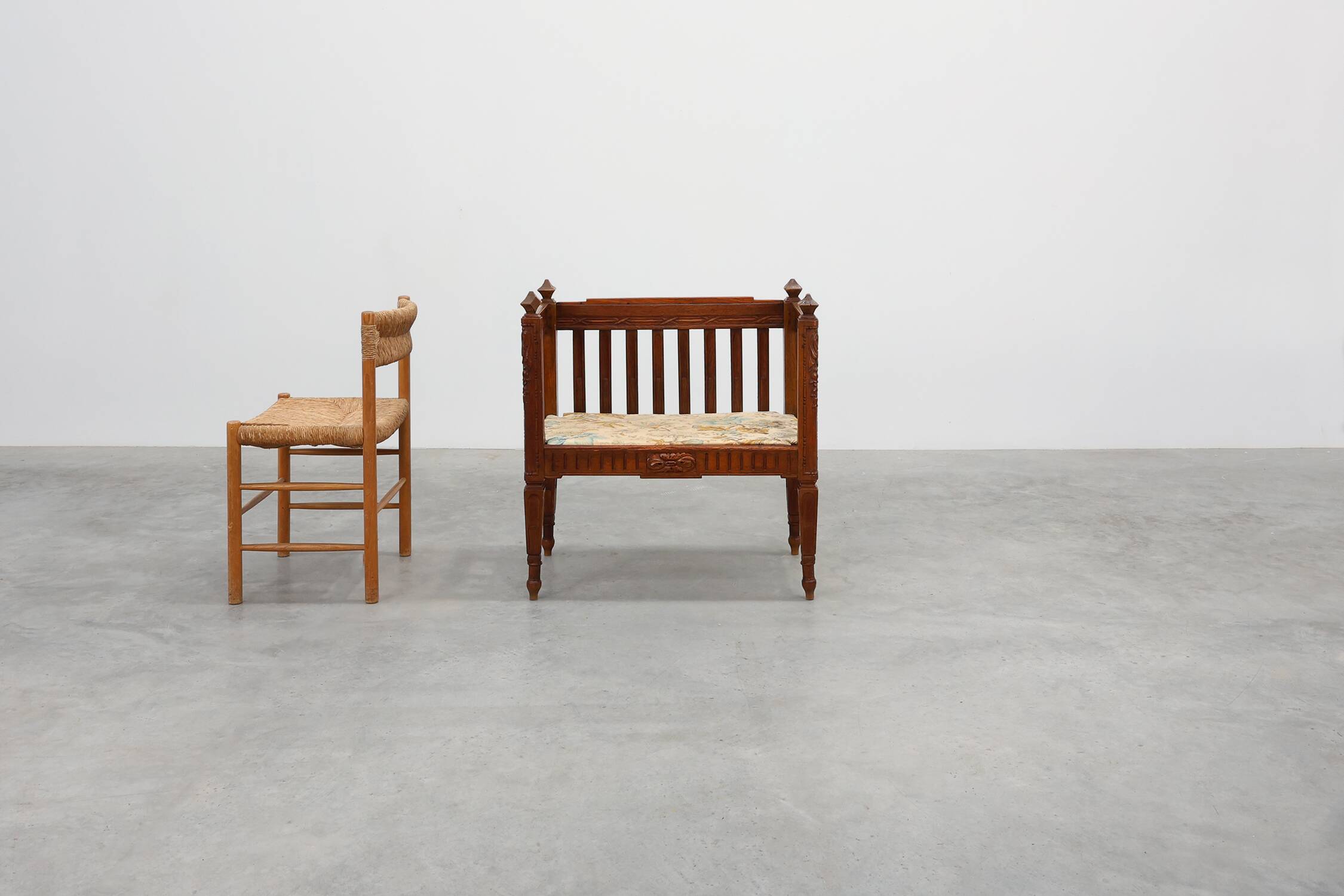 Large Arts & Crafts oak side chair, Belgium ca. 1915