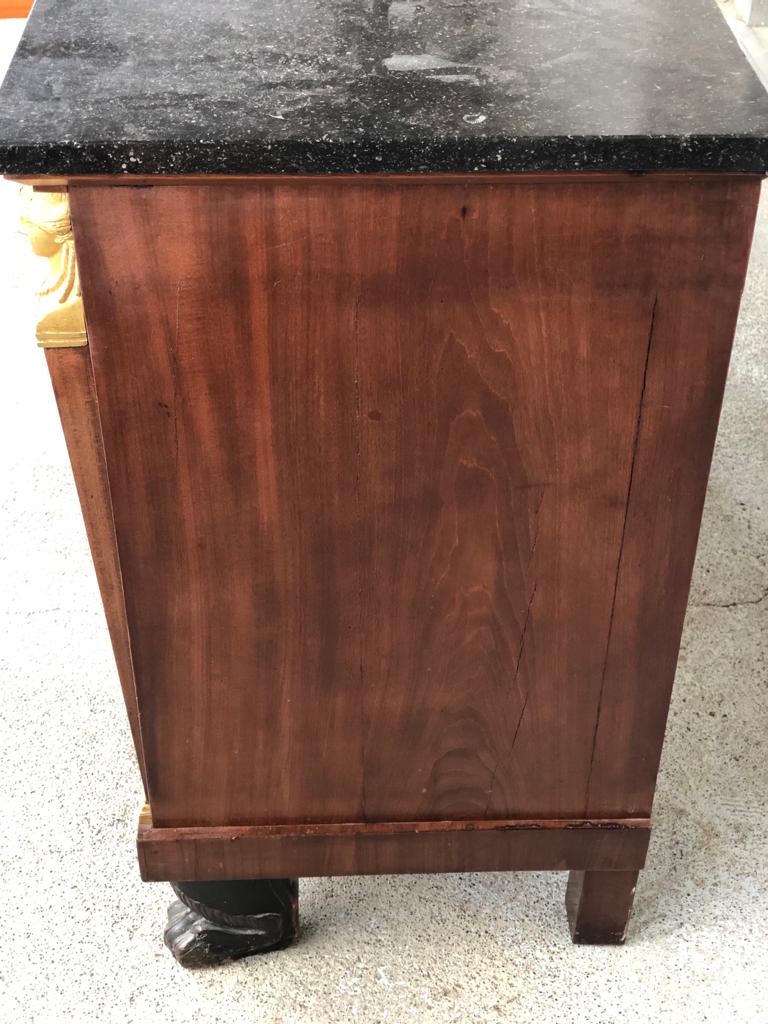 Commode retour d’égypte en acajou pieds griffes époque empire